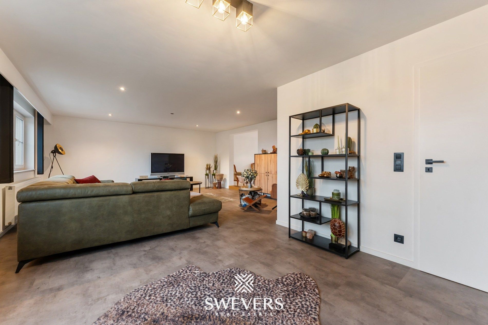 Opbrengsteigendom met handelspand, ruim appartement en uitbreidingspotentieel in hartje Heusden-Zolder foto 18