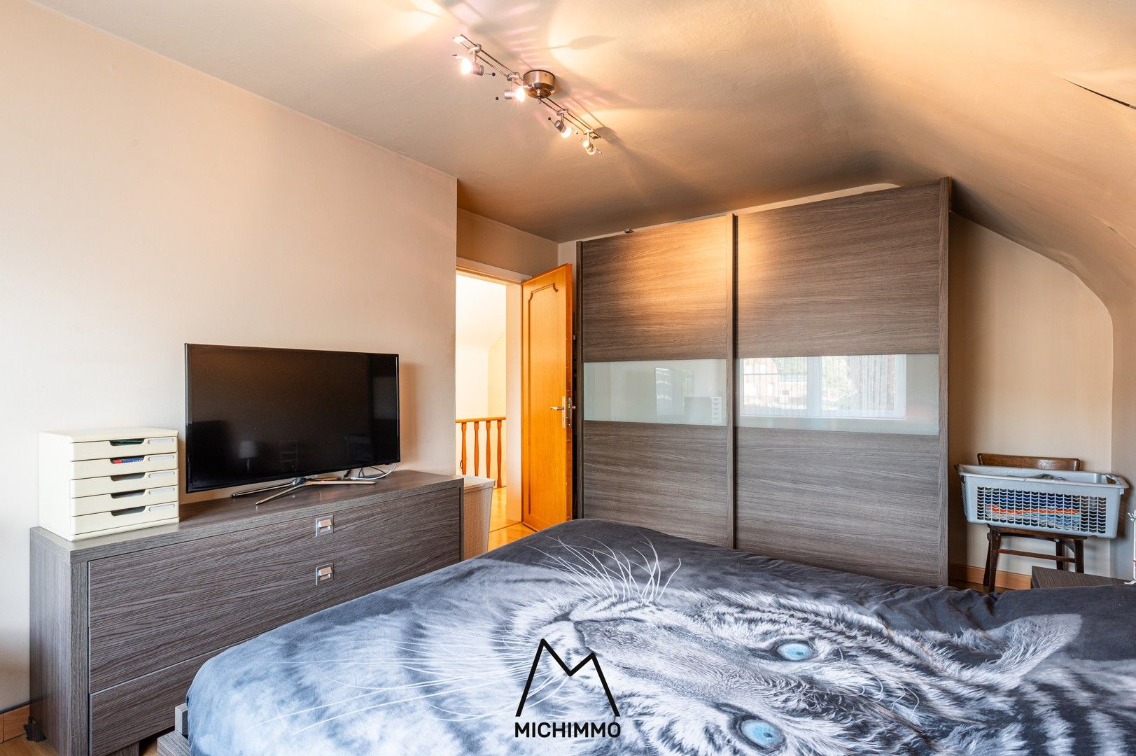 Open bebouwing met drie slaapkamers, grote tuin en EPC C (240 kWh) foto 23