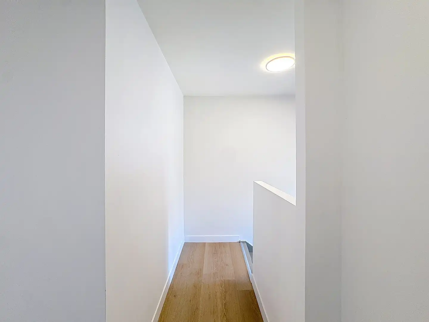 Instapklare woning met 3 slaapkamers, tuin en 2 privatieve parkeerplaatsen foto 9