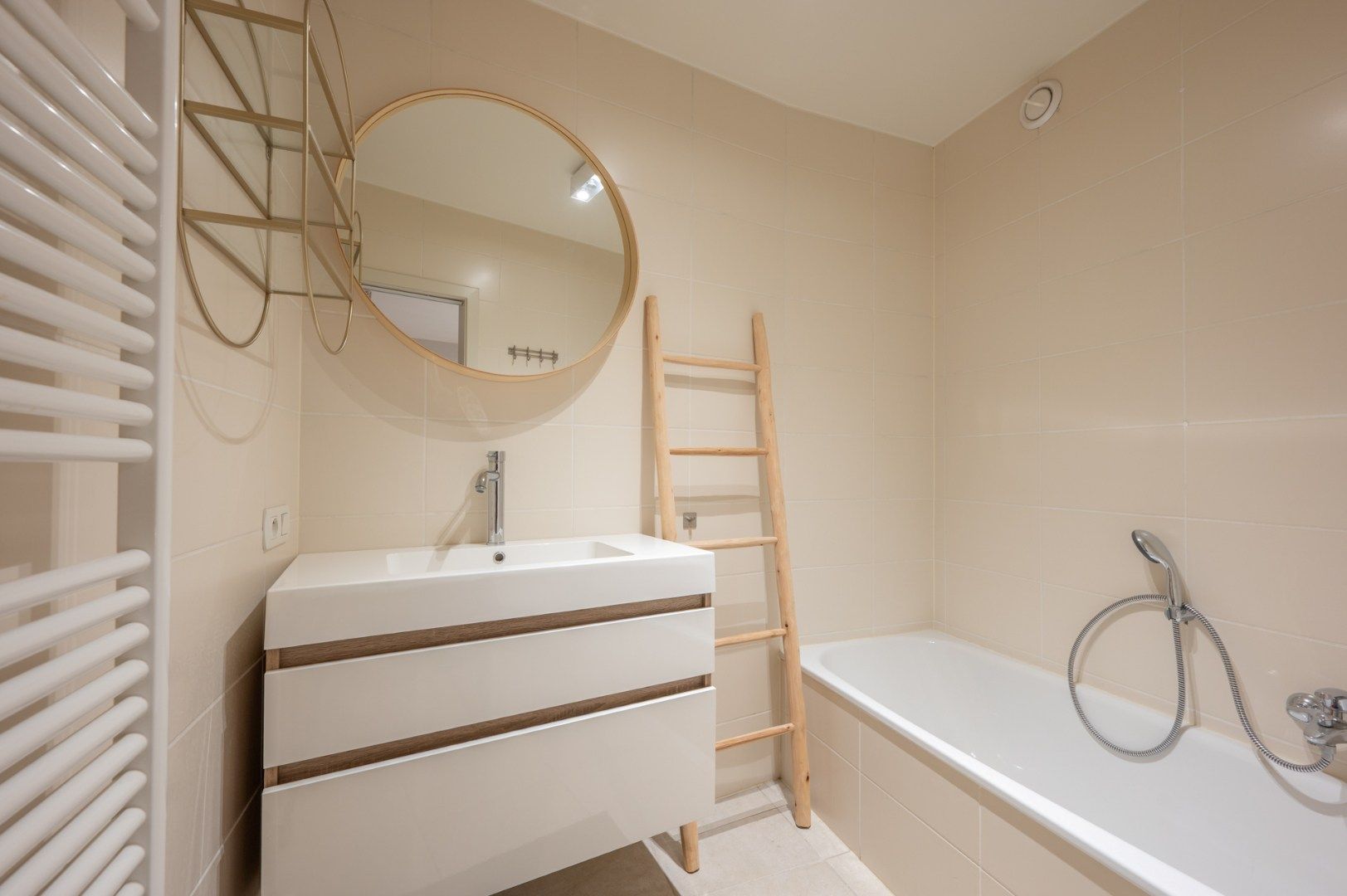 Modern appartement te koop in Knokke-Heist – ideale investering of tweede verblijf. foto 9