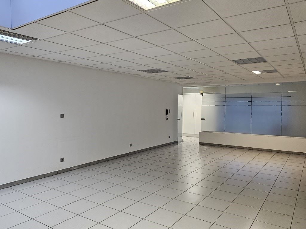 Vlot bereikbare kantoorruimte op de eerste verdieping. foto 6