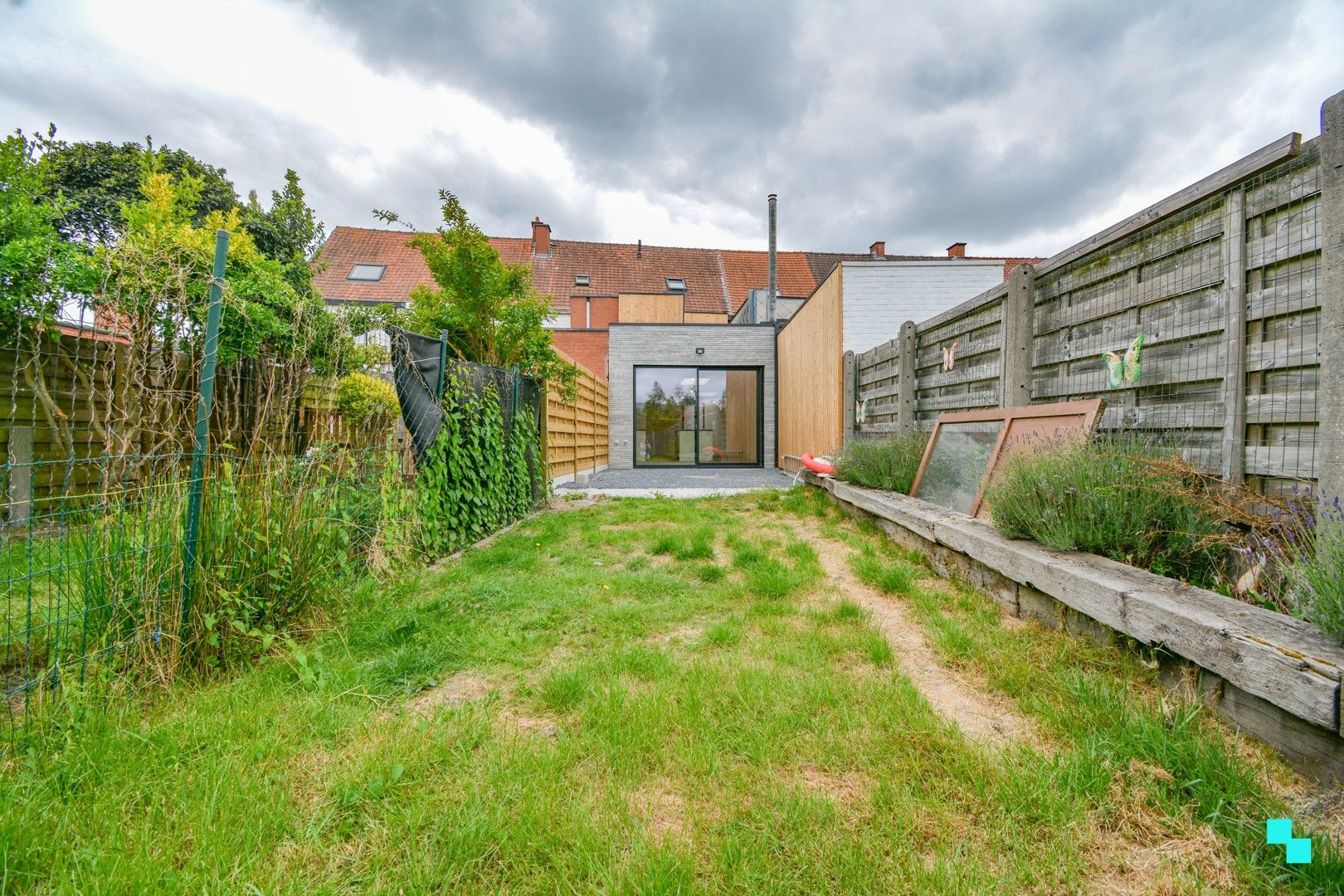 Totaal gerenoveerde woning met garage te centrum Roeselare foto 13