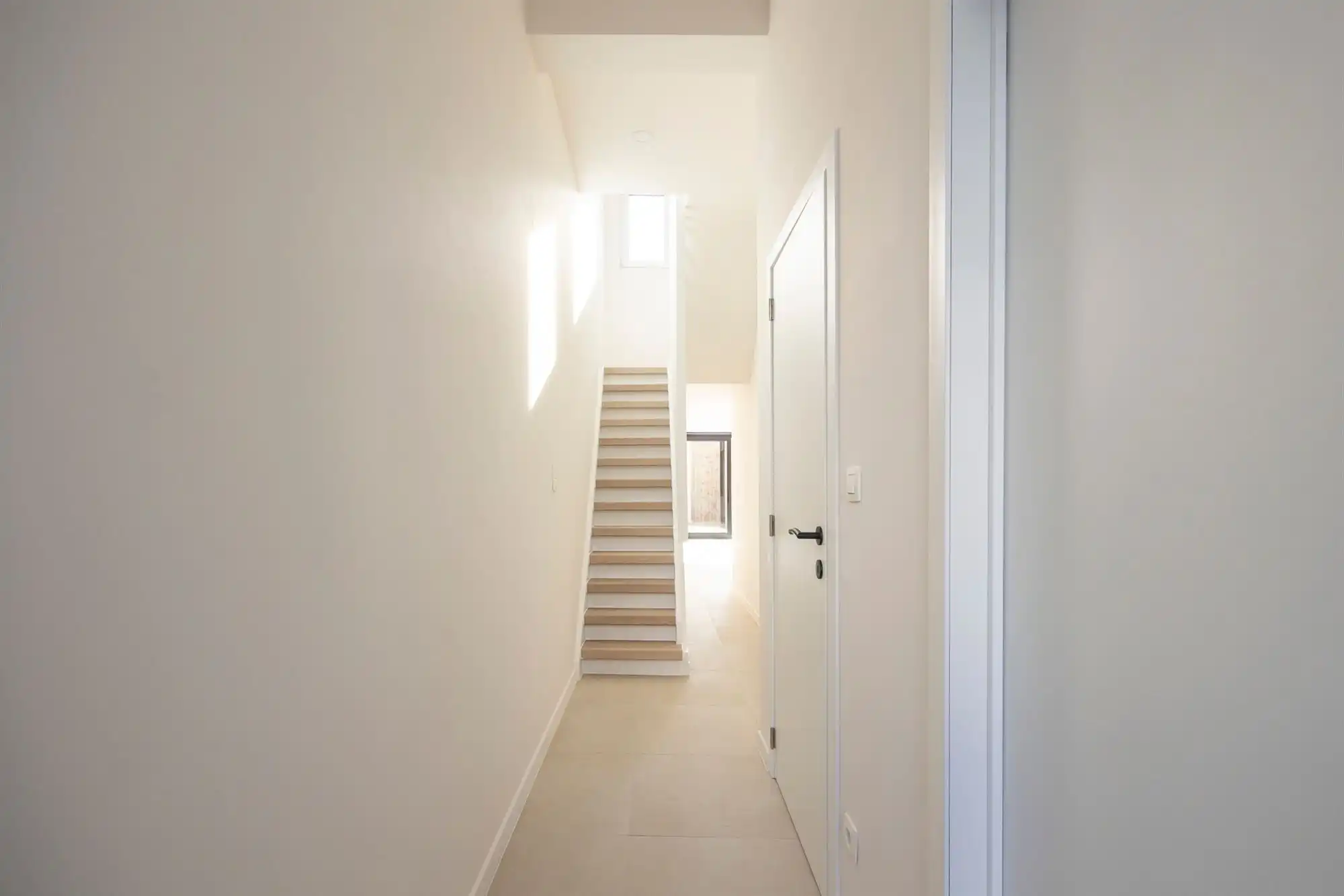 Volledig gerenoveerde woning met tuin in Mechelen foto 2