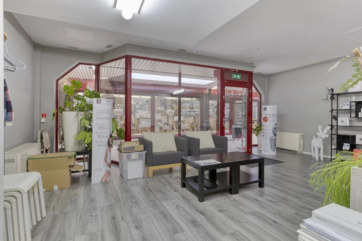 WINKELRUIMTE VAN +/- 80 M²   IN GALERIJ RUBENS IN LANAKEN foto 7