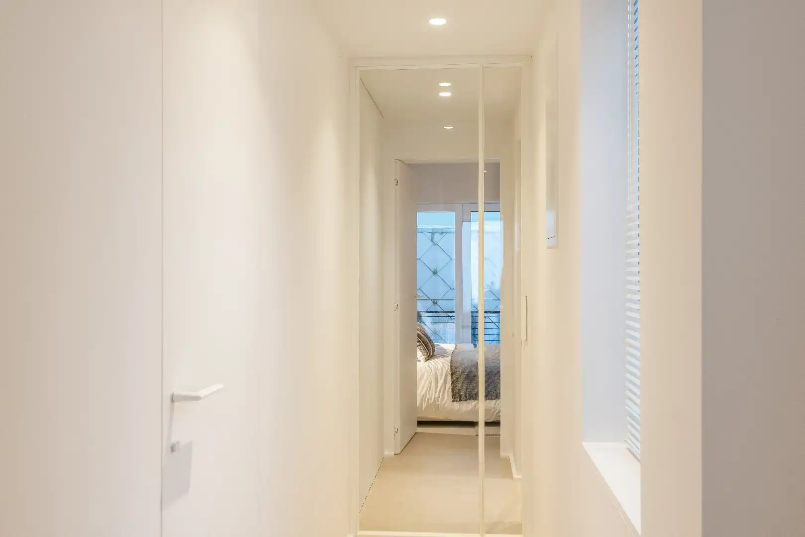 Mooi vernieuwd appartement schitterend gelegen op de Zeedijk vlakbij het Rubensplein foto 10