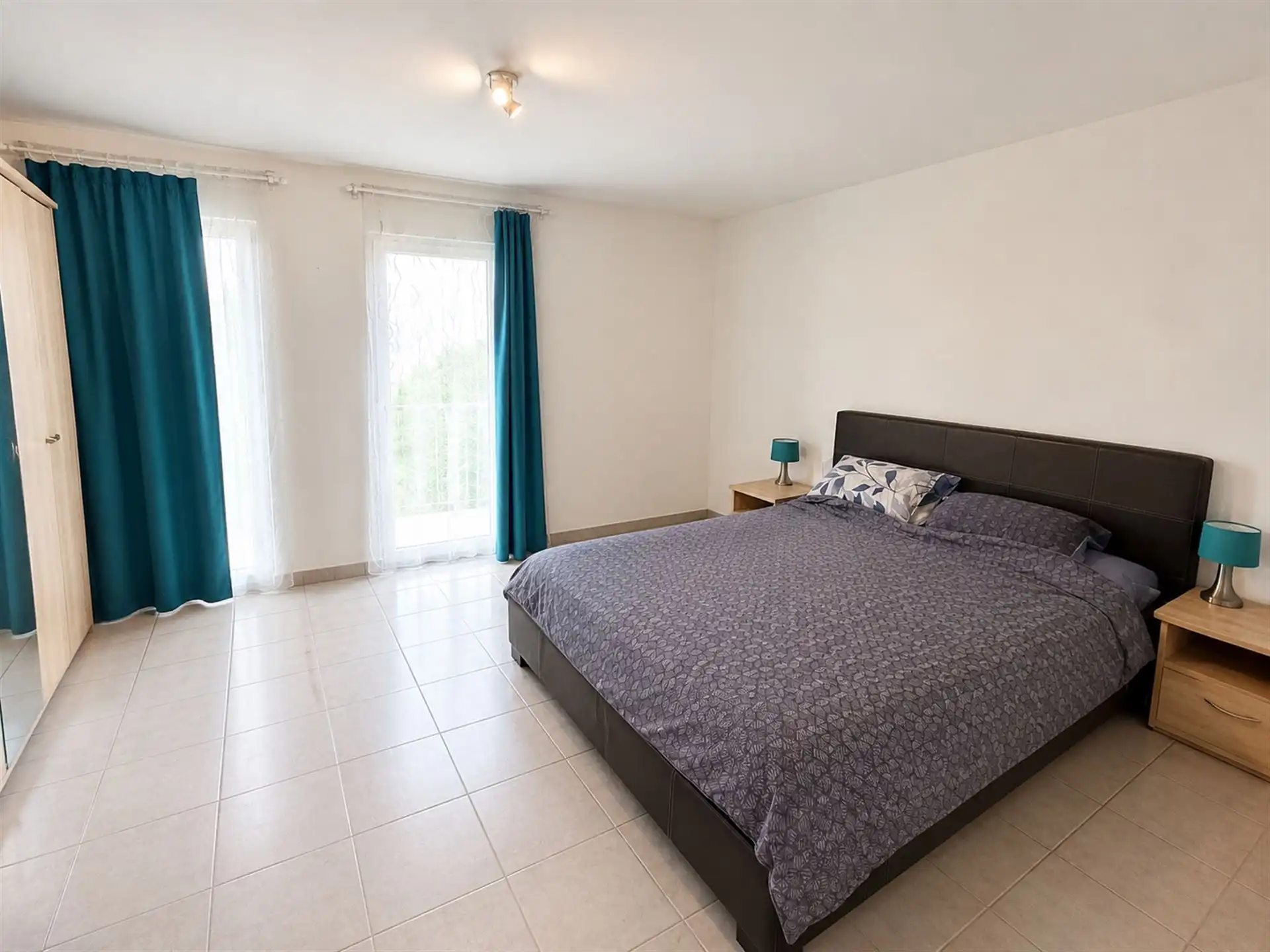 Opbrengsteigendom: handelspand en twee appartementen foto 14