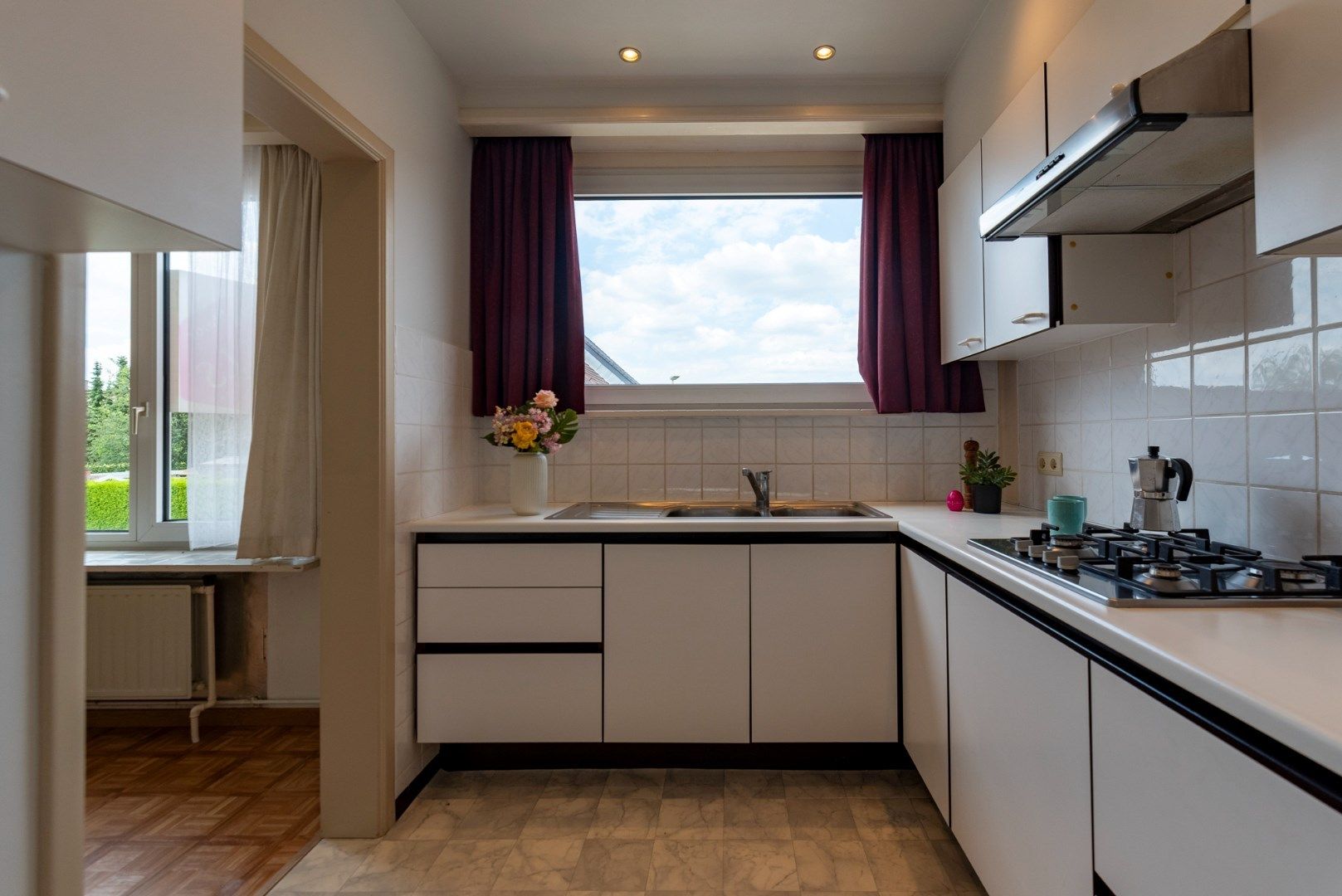 Ruim 2 slaapkamer appartement met garage in Boechout! foto 8