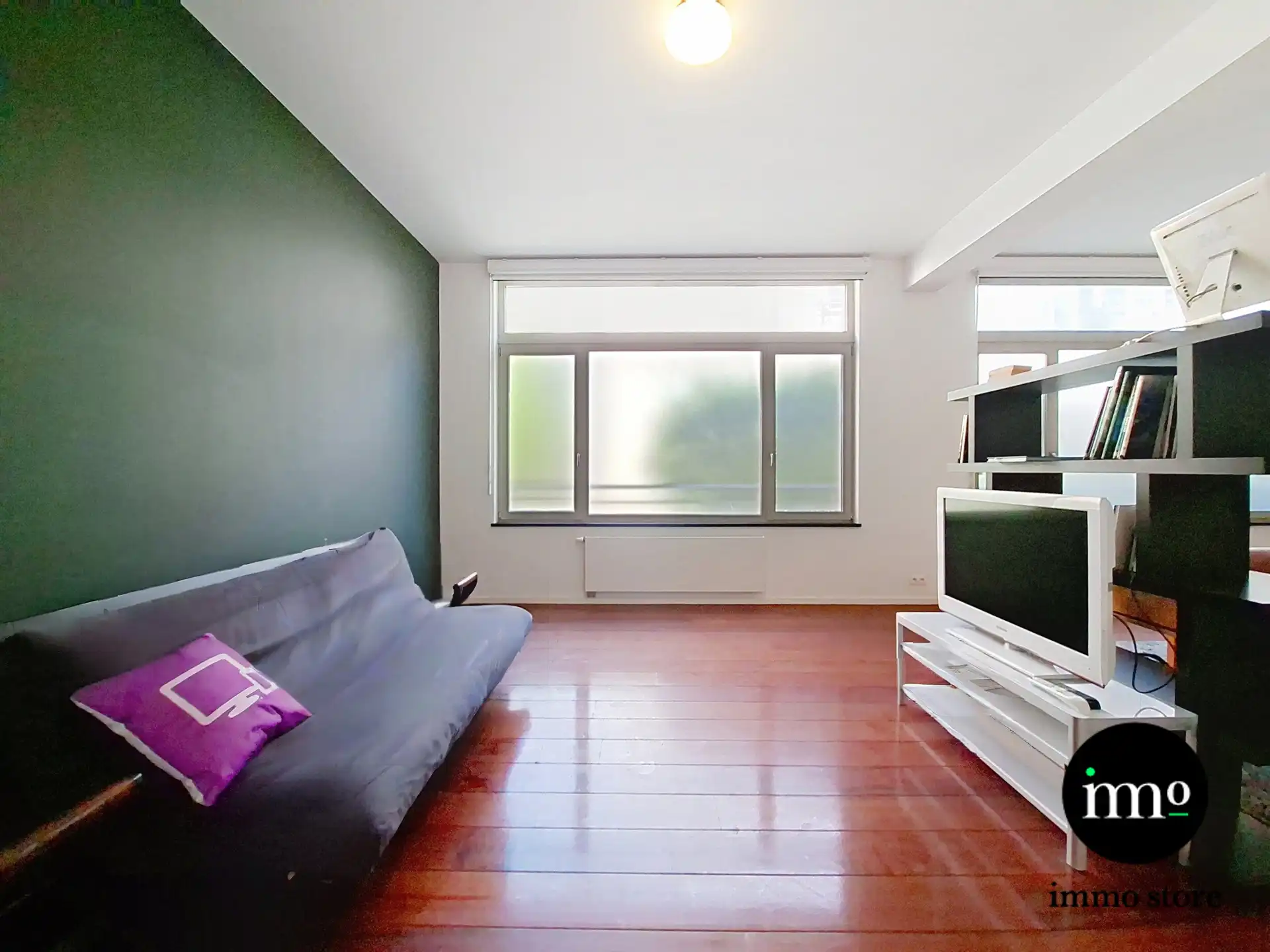 Lichtrijke bureauruimte met studio comfort foto 5