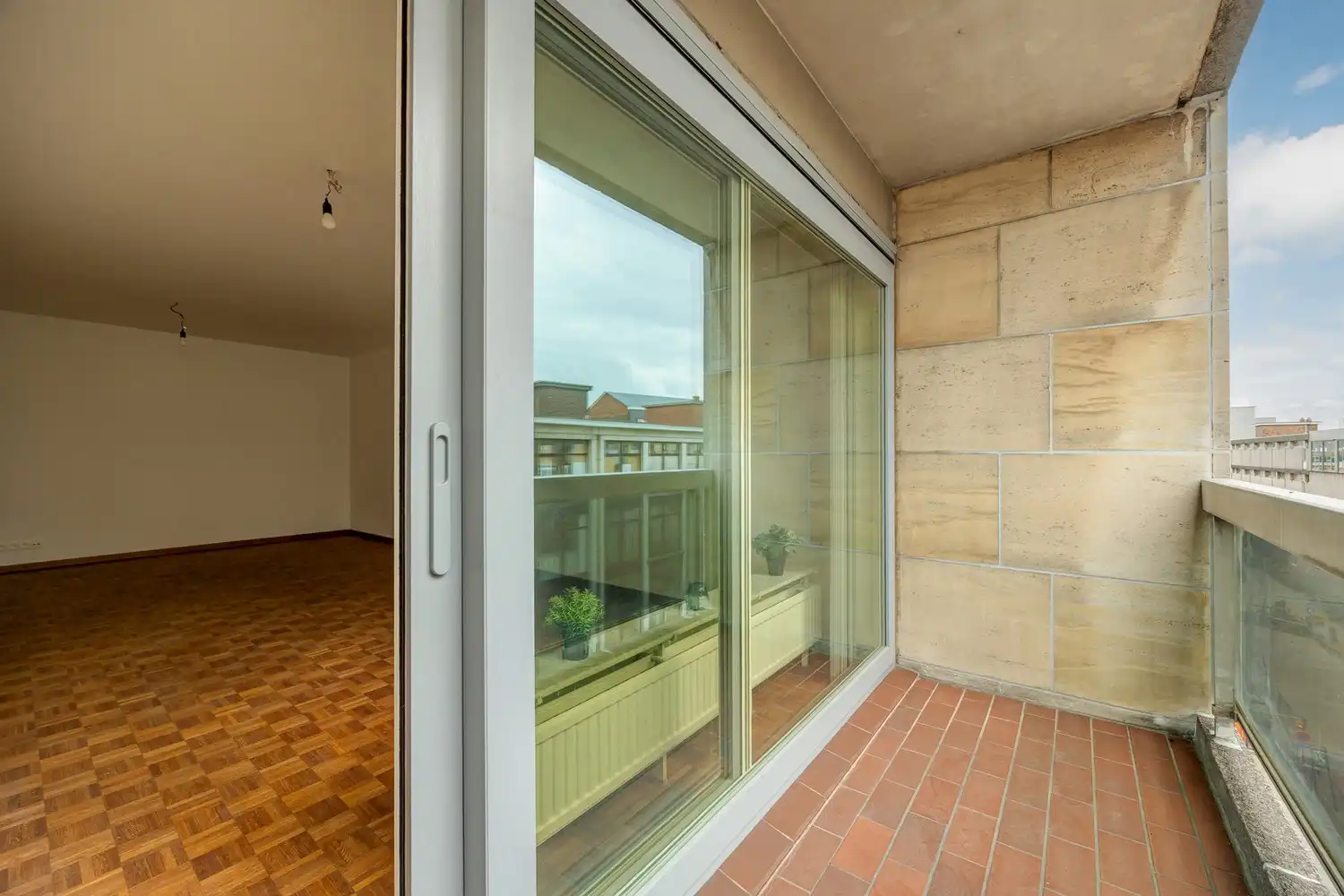 Instapklaar 2-slpk appartement van  83m² met terras op toplocatie! foto 9