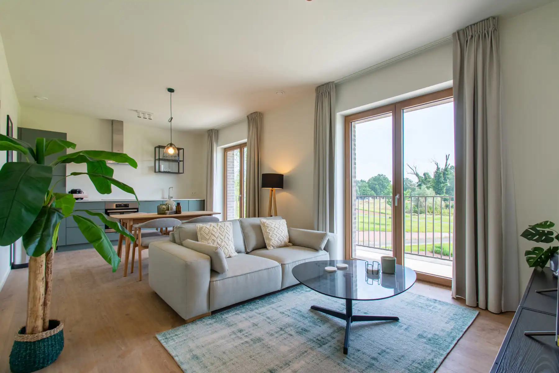 Gemeubeld 1K appartement omringd door park en natuur  foto {{pictureIndex}}