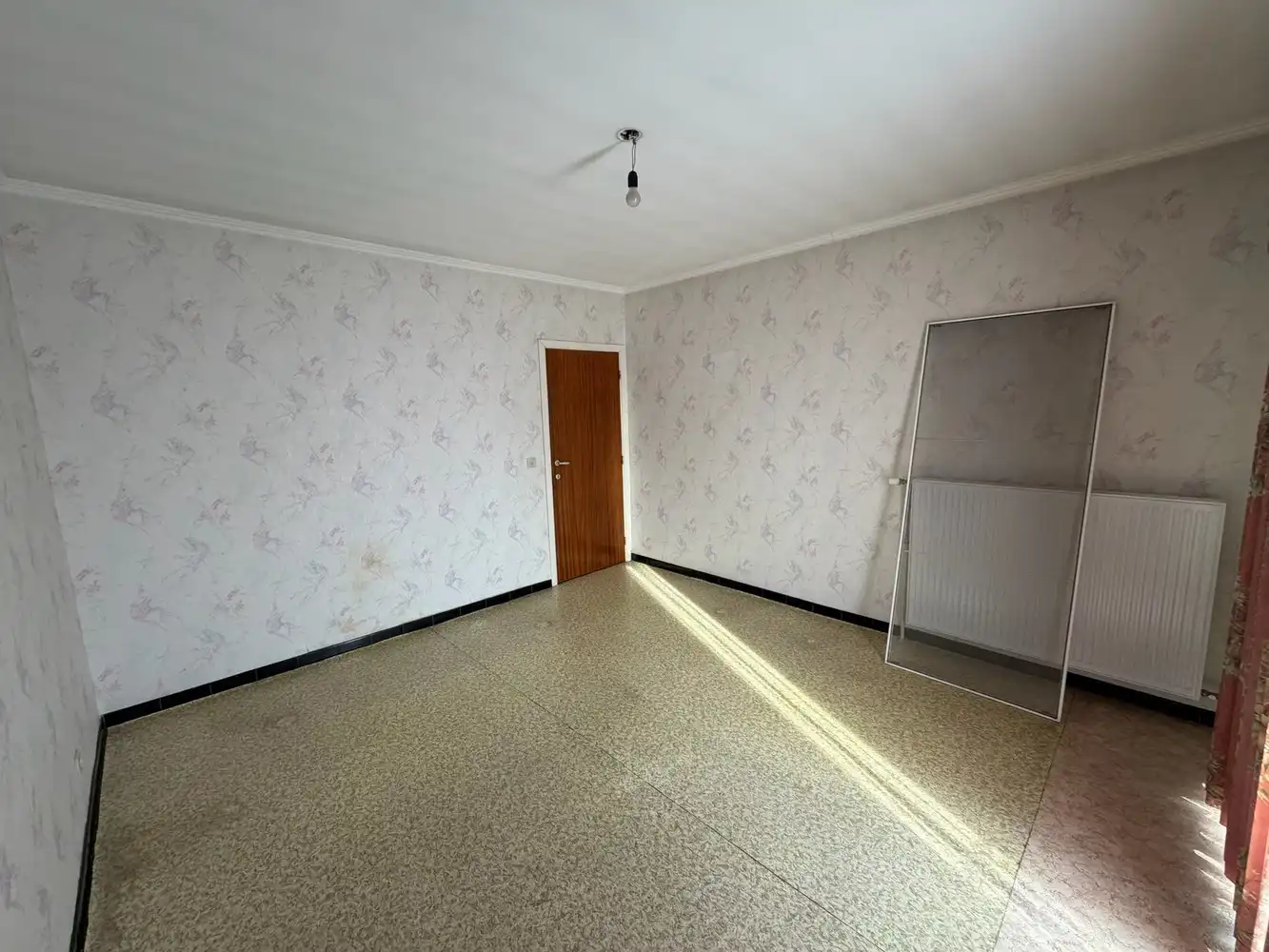 Genk – Hasseltweg 116: Op te frissen woning met 3 slaapkamers, inpandige garage, kelder, tuin en ruime parking aan de voorzijde foto 19