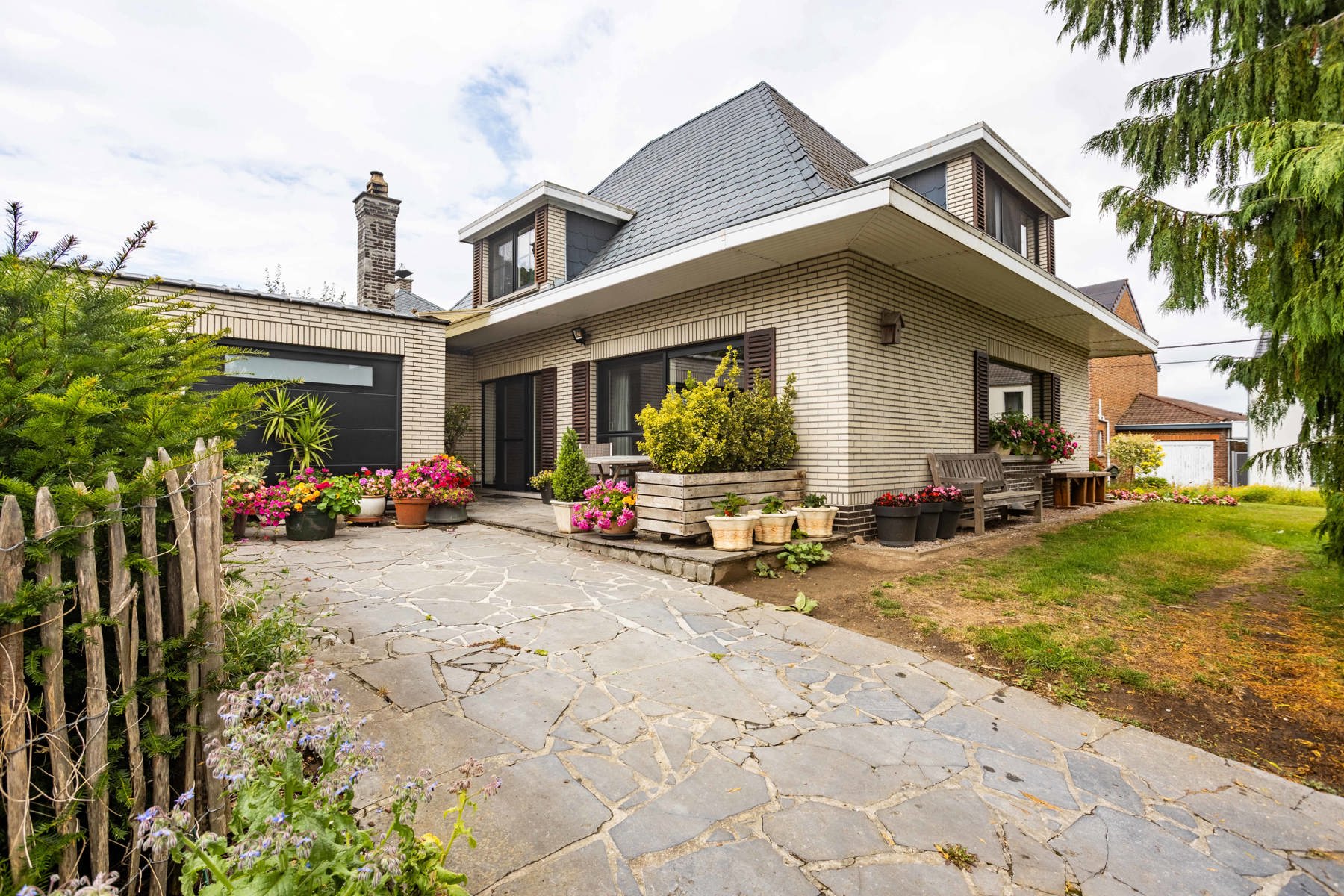Aangename woning met 4slpk, tuin + garage  foto 2