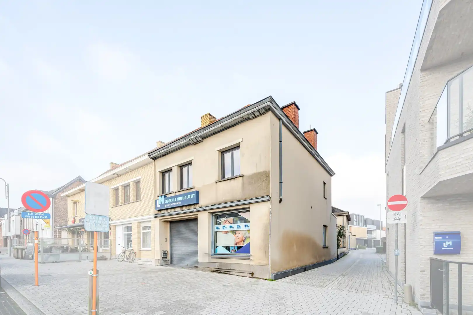 Ruim veelzijdig handelspand met woonst in hartje Kruisem foto 5