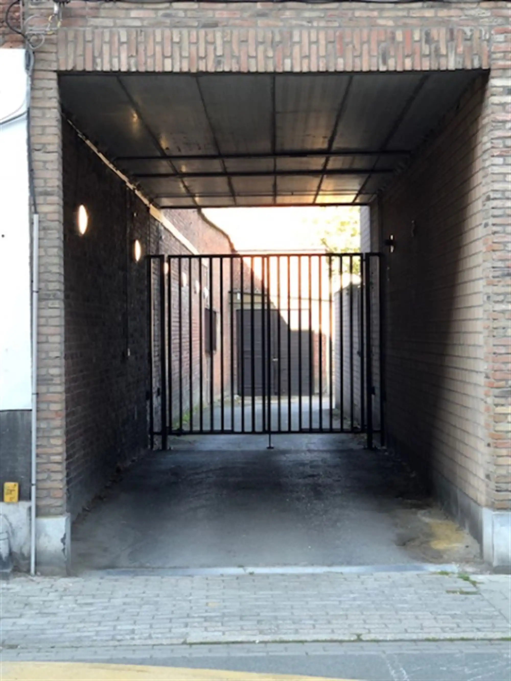 Garage foto {{pictureIndex}}