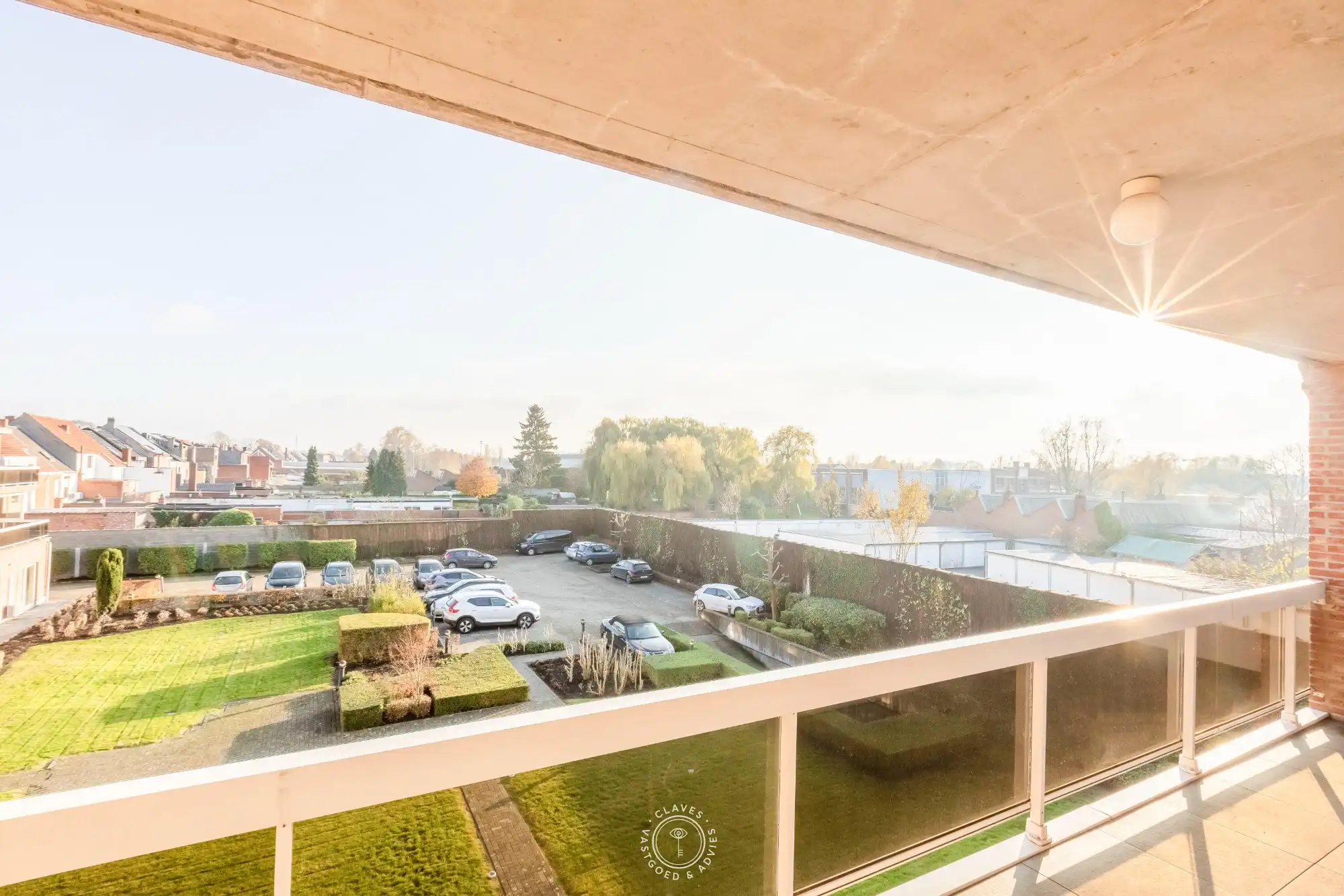 Centraal gelegen appartement met drie slaapkamers en veel lichtinval foto 2