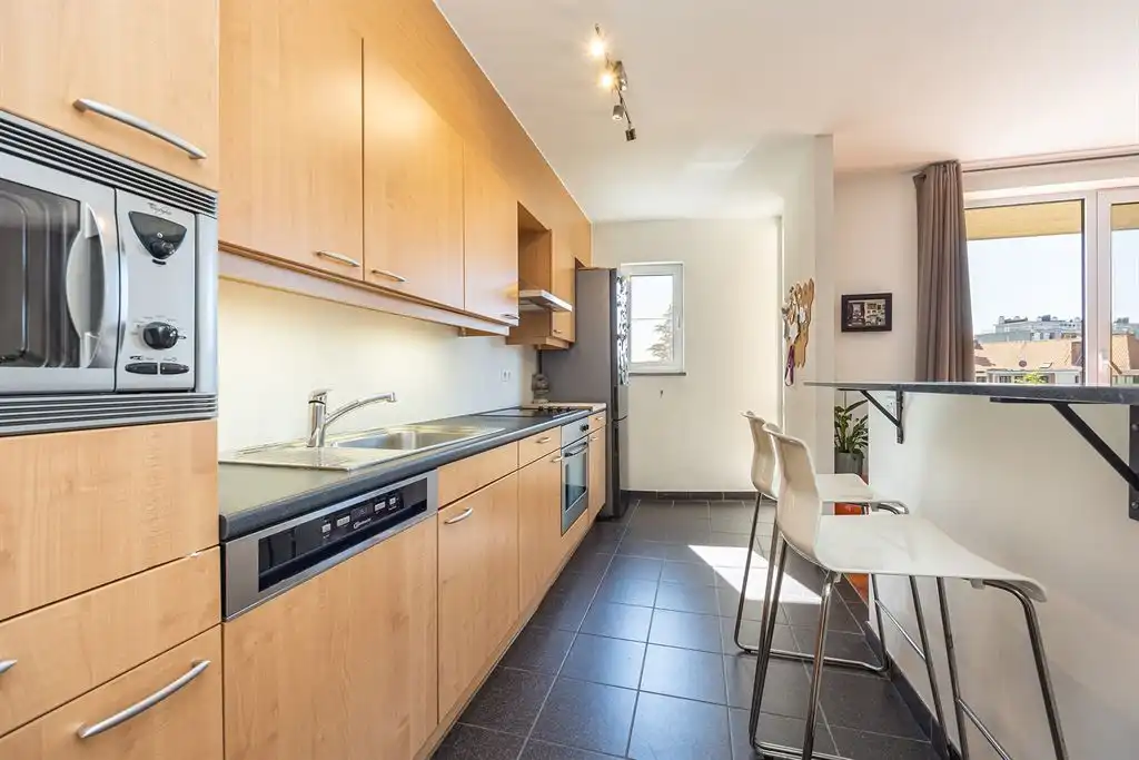 Lichtrijk appartement met 2 slaapkamers, ruim terras en P foto 7