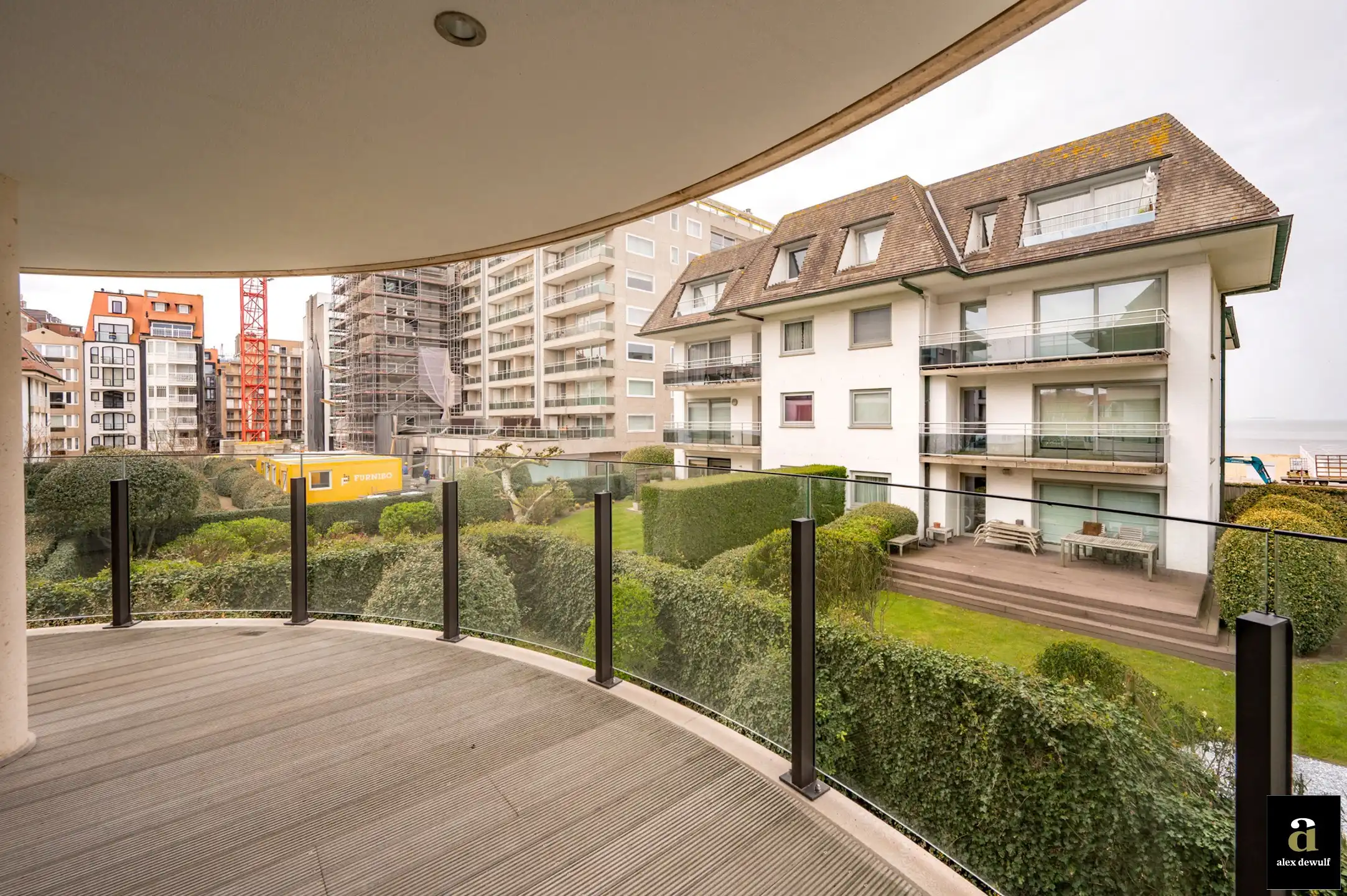 Uitstekend gelegen en stijlvol gerenoveerd appartement met goed zeezicht in villaresidentie [Kustlaan - Knokke Zoute]. foto 21