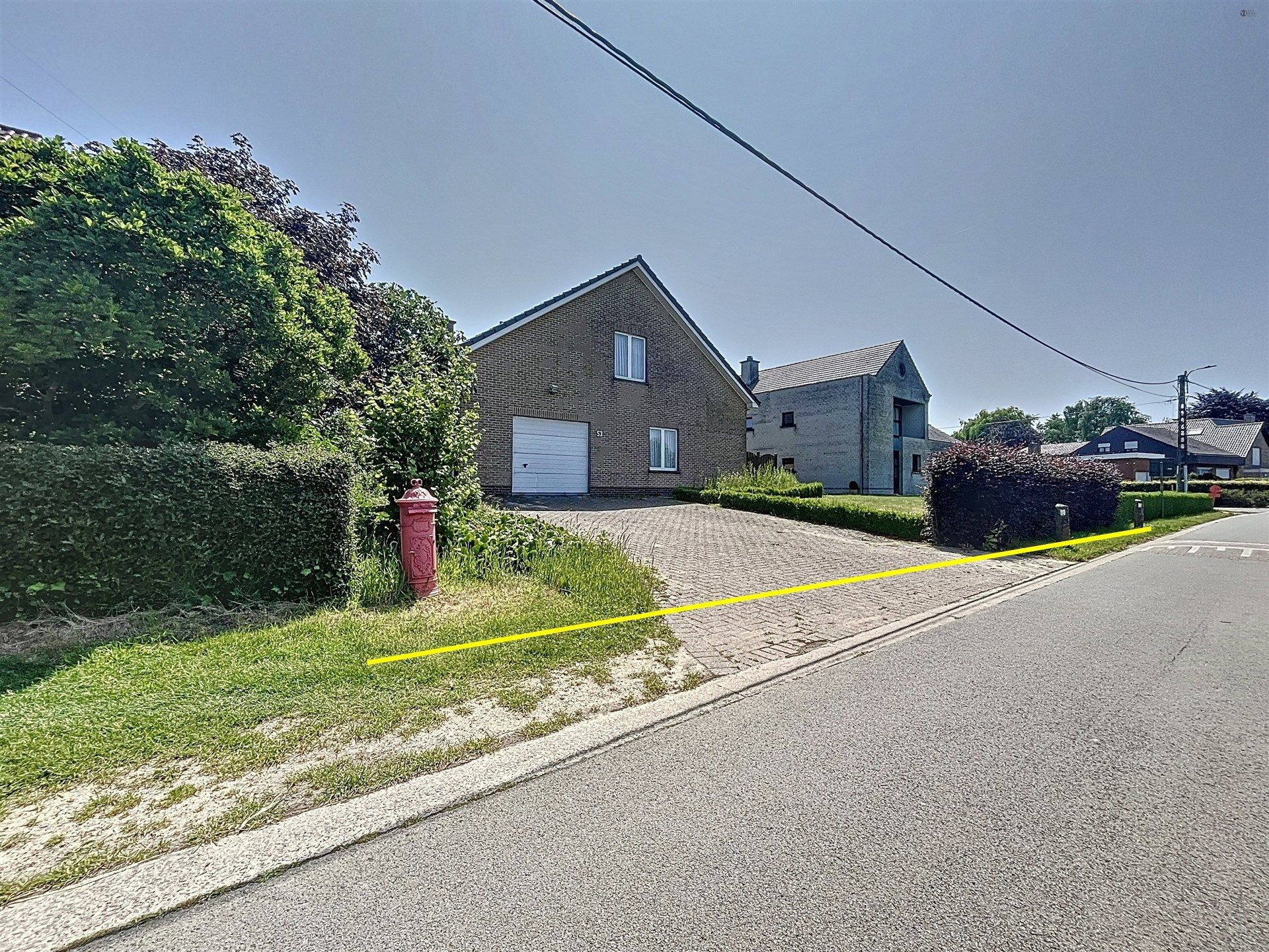 Open bebouwing/bungalow met garage op perceel van 1038m² foto {{pictureIndex}}
