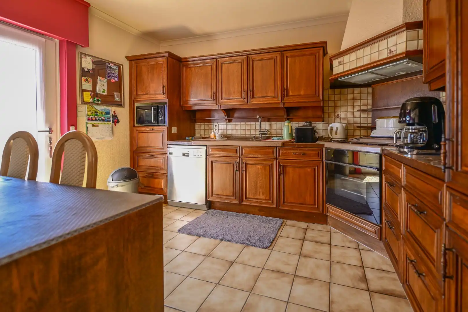 Ruime handelswoning met voormalige kapperszaak op 781m2 te Wildenburg foto 14