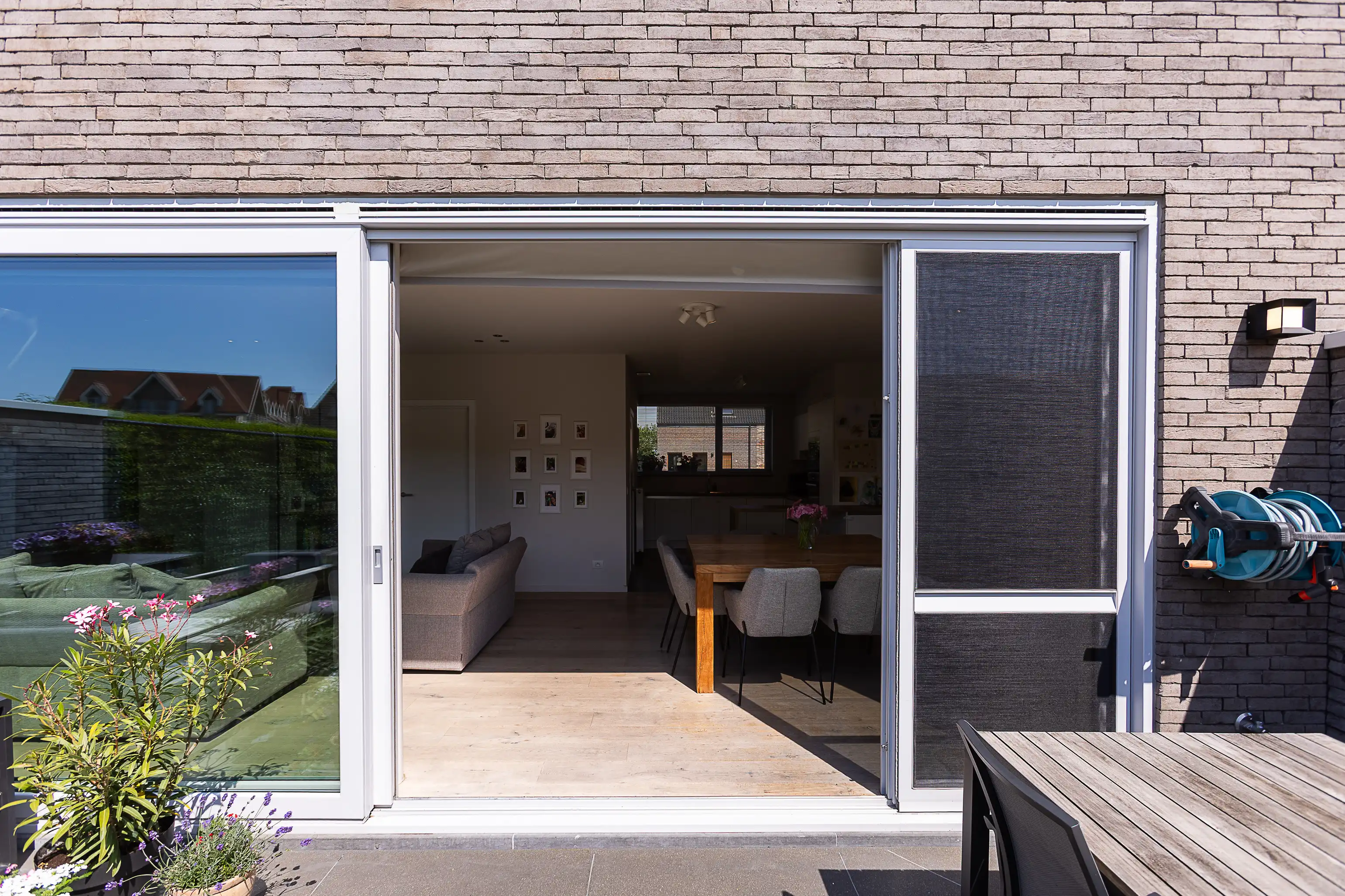Prachtige, lichtrijke  woning met zonnige tuin in Beernem! foto 12