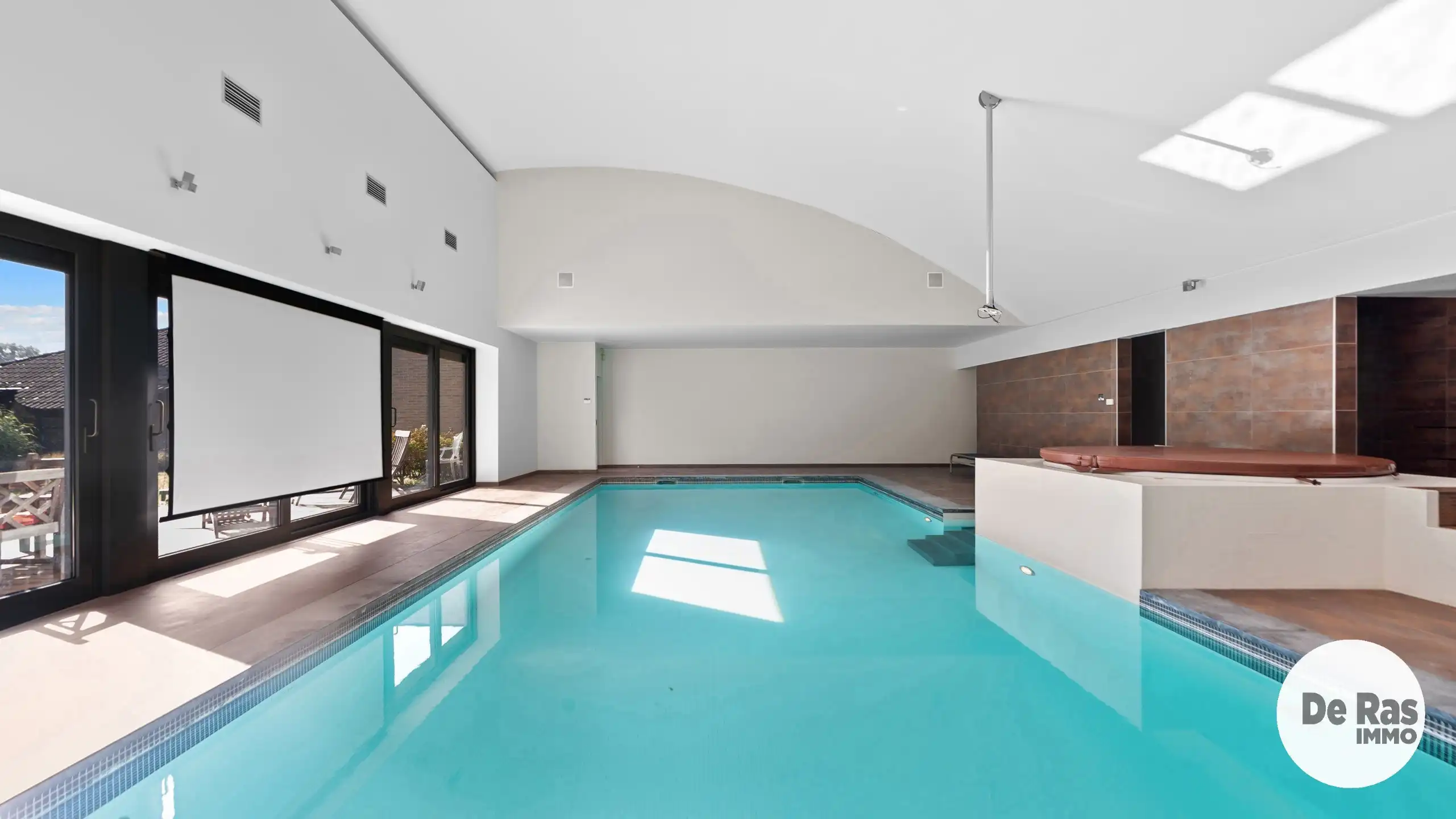 LAARNE - Karaktervolle villa met binnenzwembad op perceel van 42 are foto 33