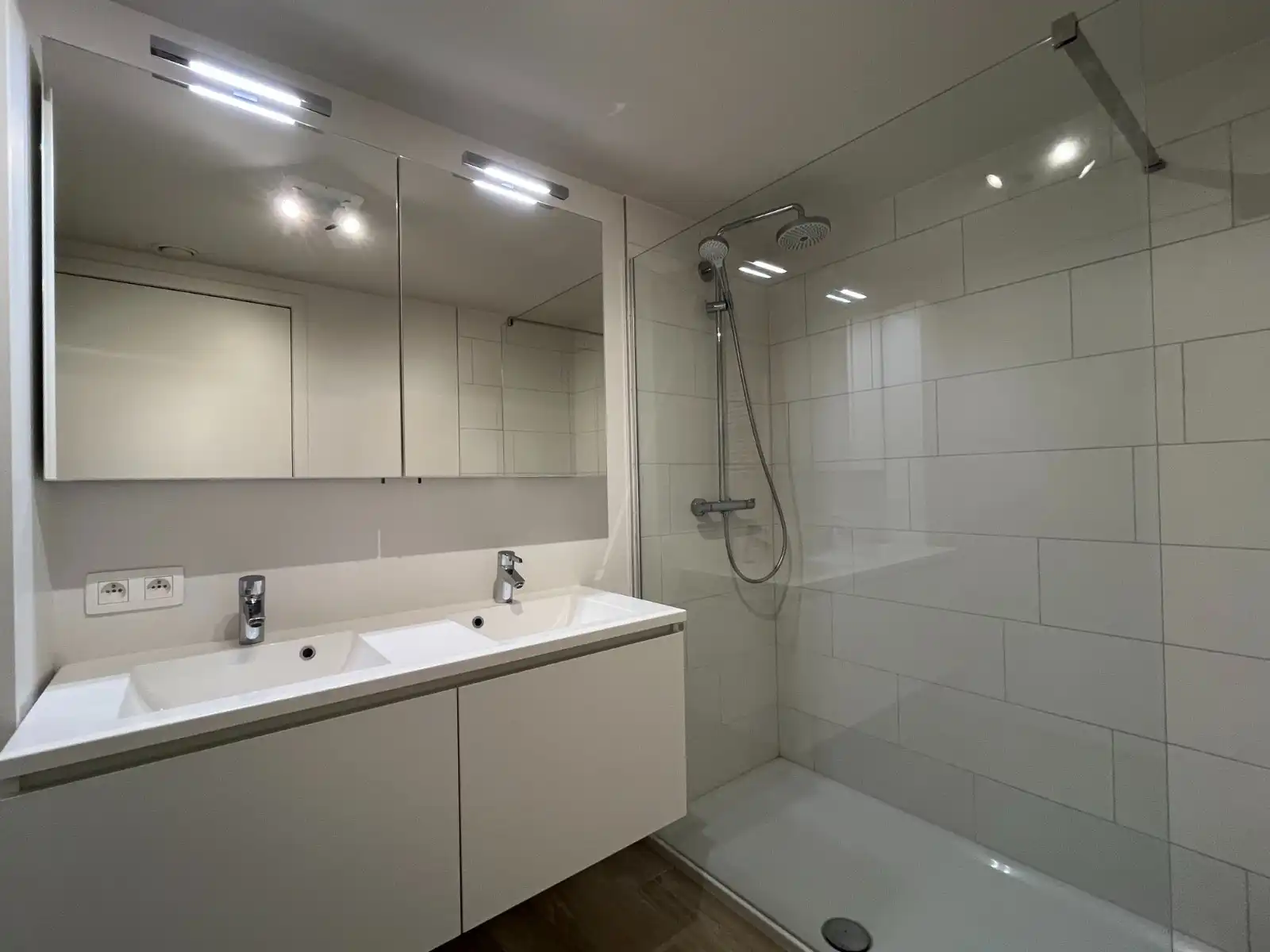 Gezellig en lichtrijk appartement met 2 slaapkamers, terras en staanplaats in hartje Waregem foto 16