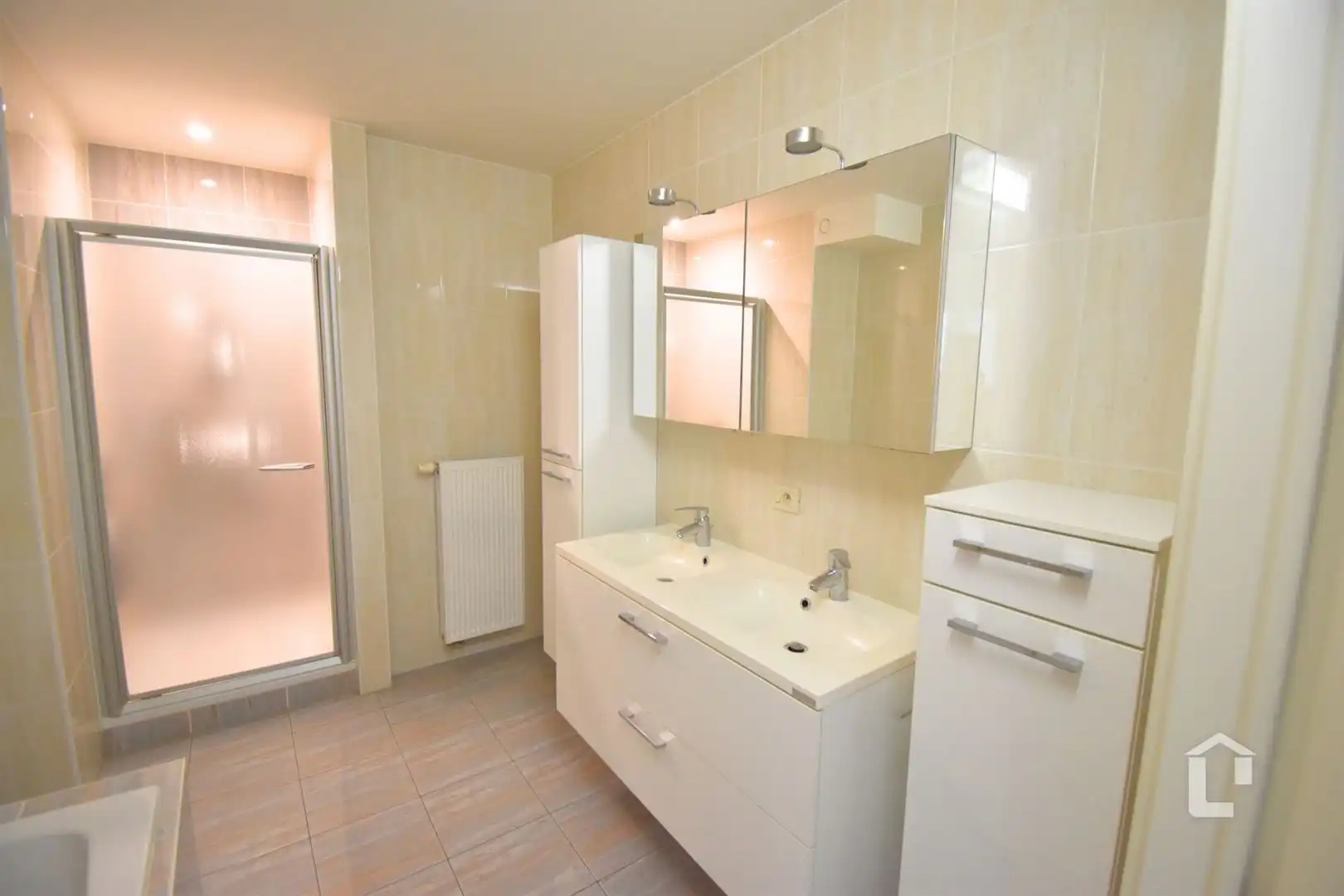 Recent 2 slaapkamer appartement in centrum Nazareth foto 10