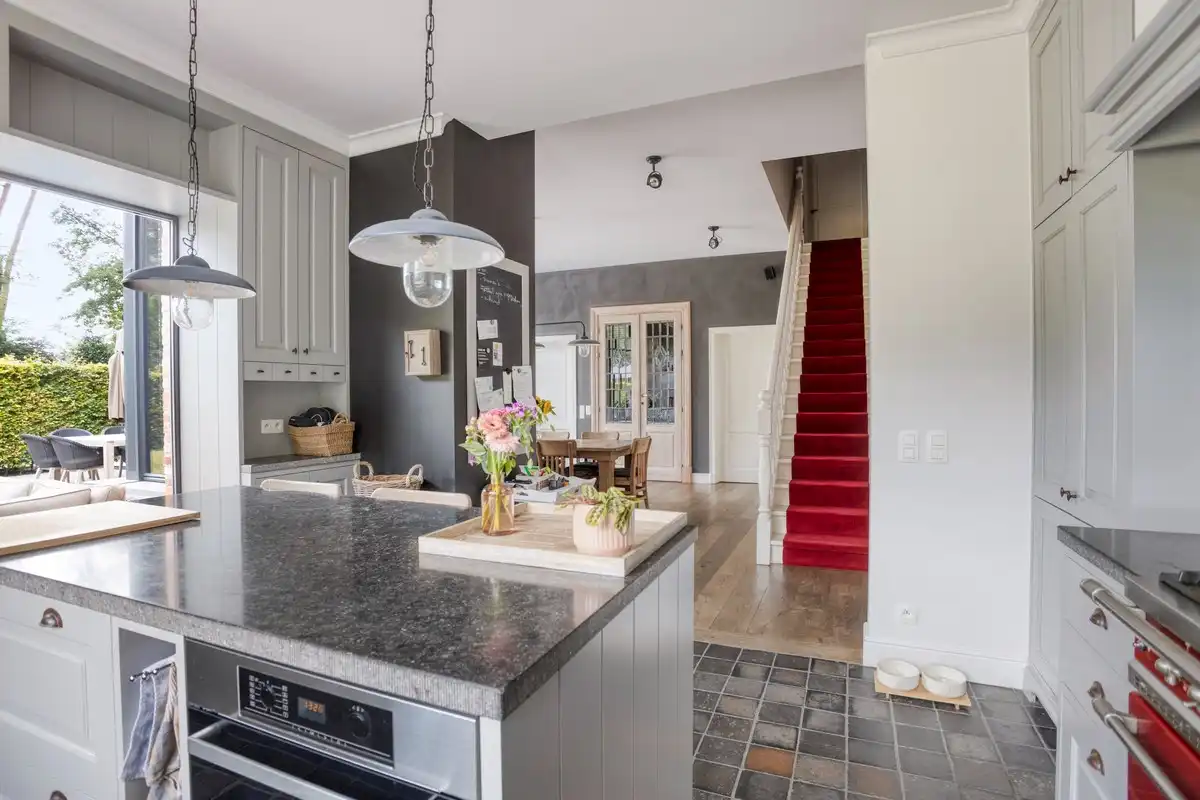 Exclusieve villa met oa 5 slaapkamers en verwarmde zwemvijver  op 2.070 m². foto 12