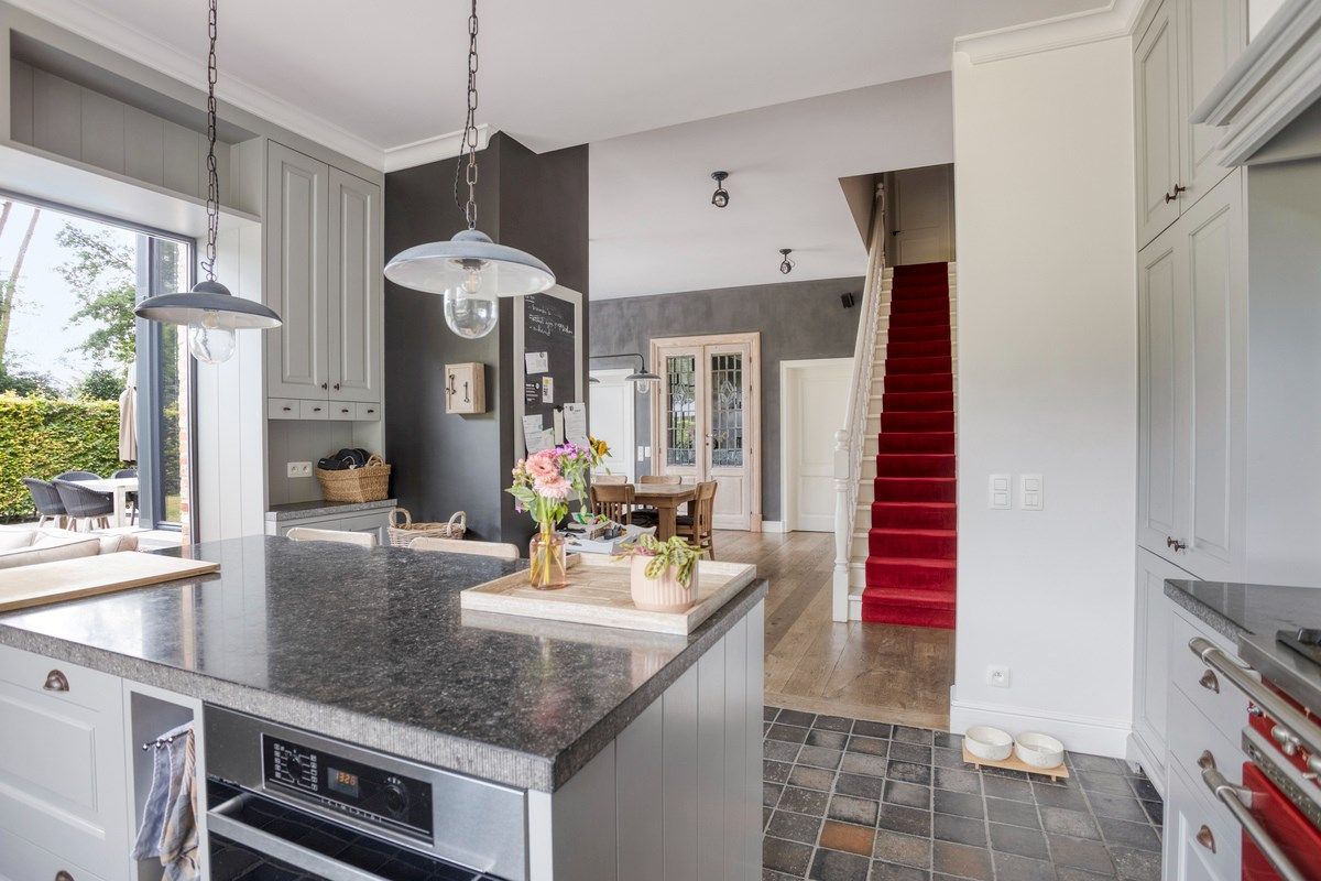 Exclusieve villa met oa 5 slaapkamers en verwarmde zwemvijver  op 2.070 m². foto 12