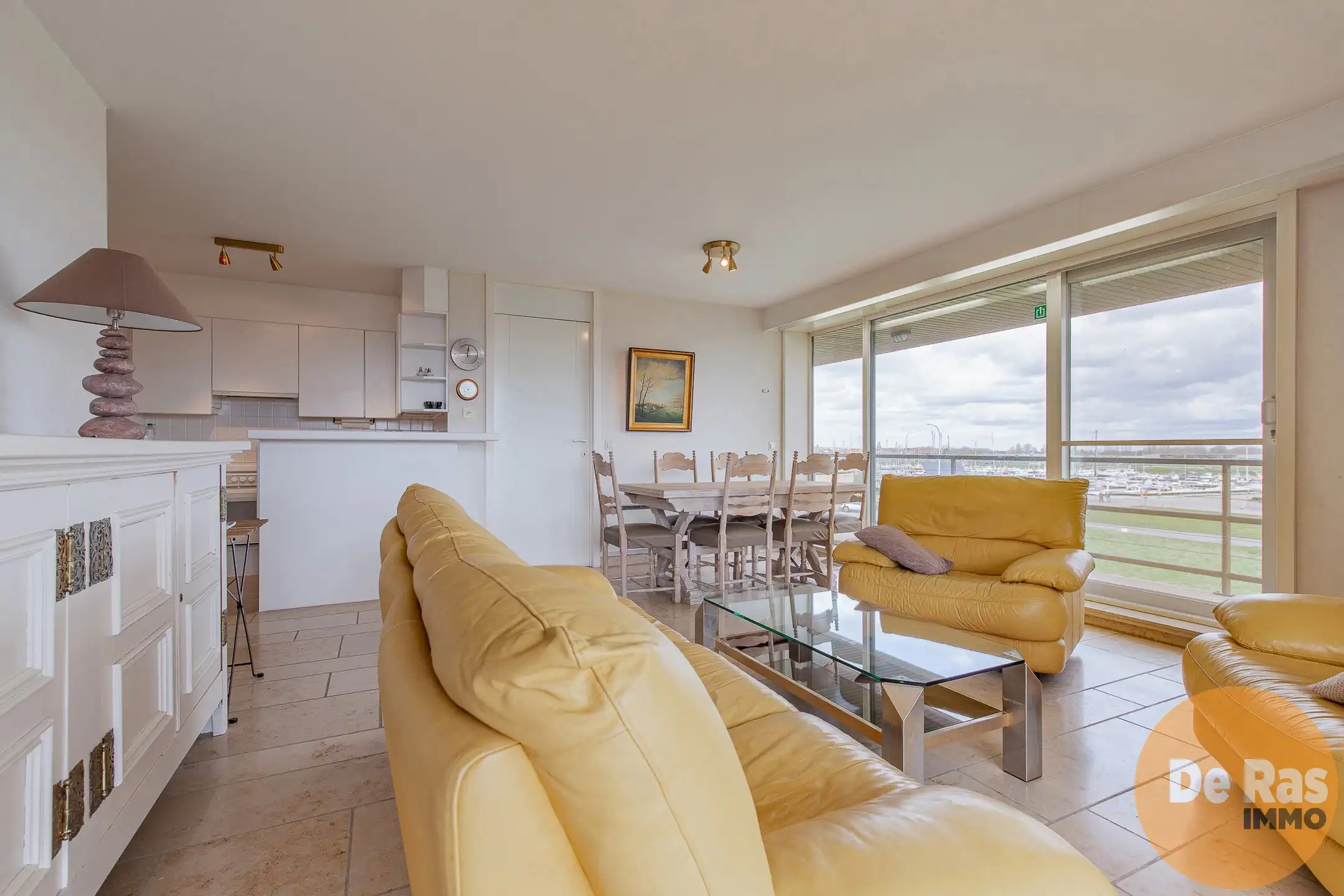 NIEUWPOORT – Ruim appartement op toplocatie aan de haven foto 2