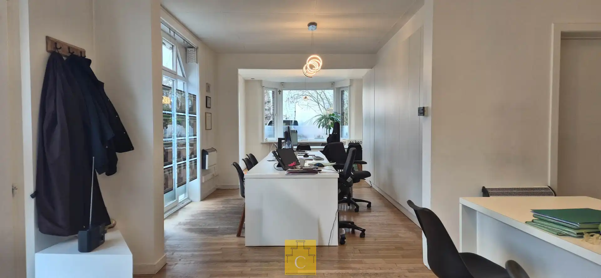 karaktervol handelspand met woonst en parking voor 2 wagens op toplocatie in Brugge (Kristus Koning) foto 3