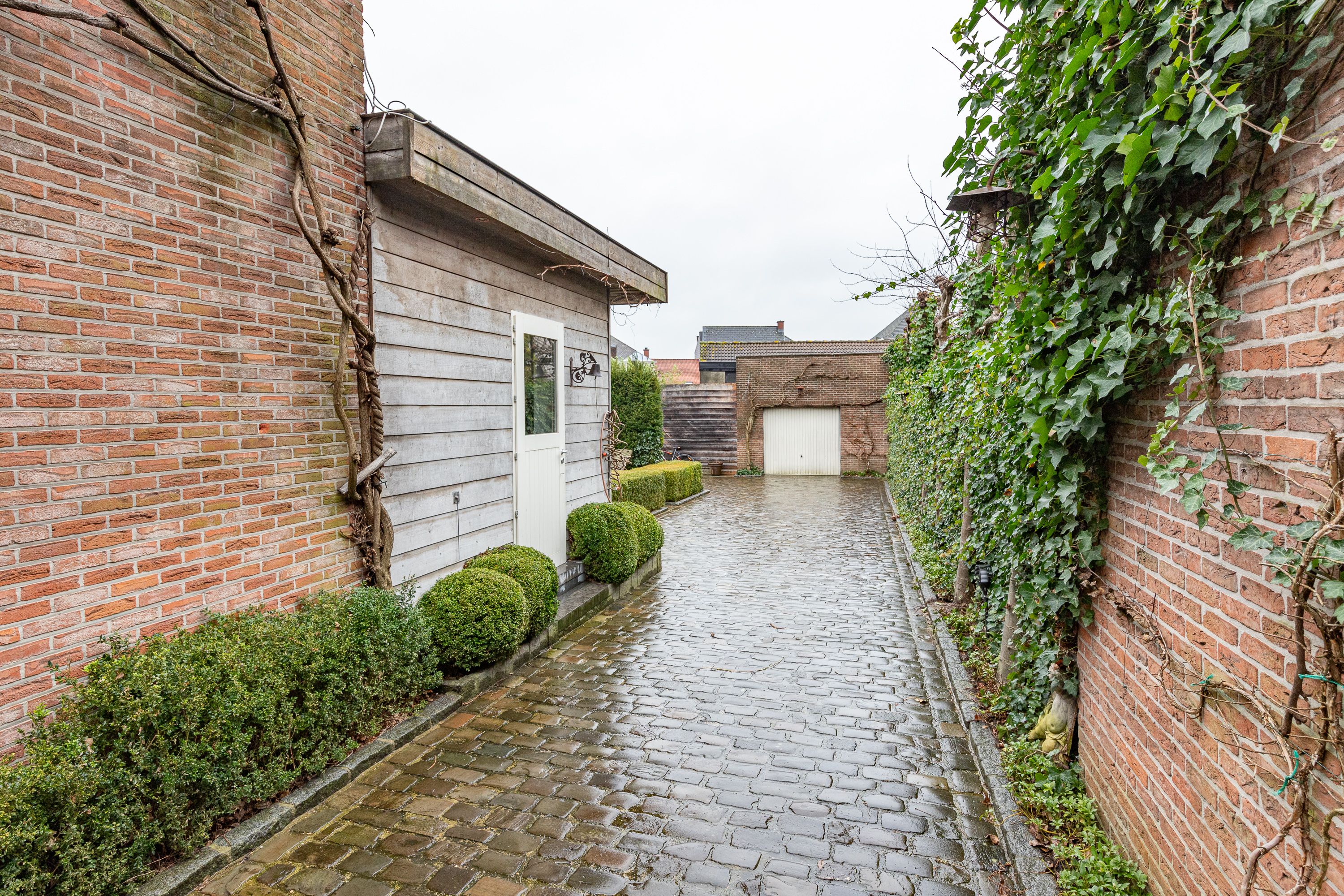 Prachtig vernieuwde opbrengsteigendom gelegen op een toplocatie in Zottegem.  foto 2