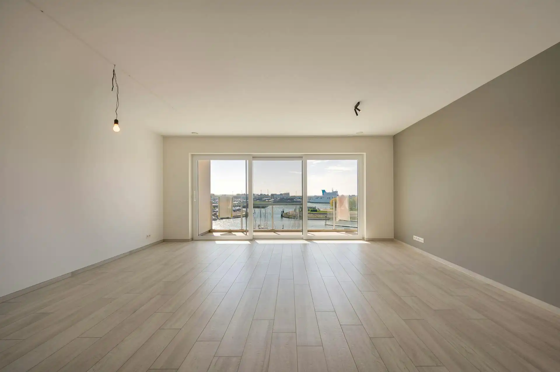 Ruim appartement met terras en zicht op jachthaven te koop foto 7