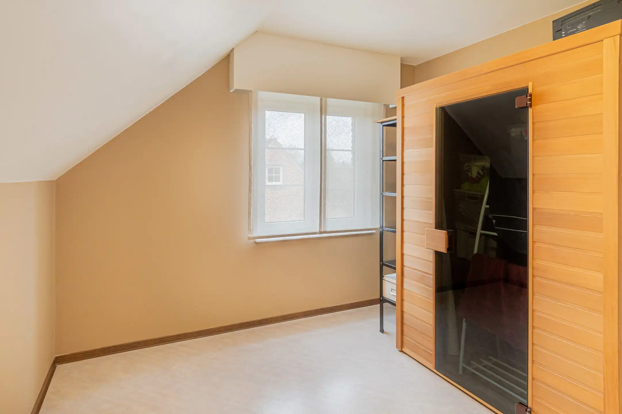 Gezinswoning in landelijke stijl in doodlopende straat foto 18