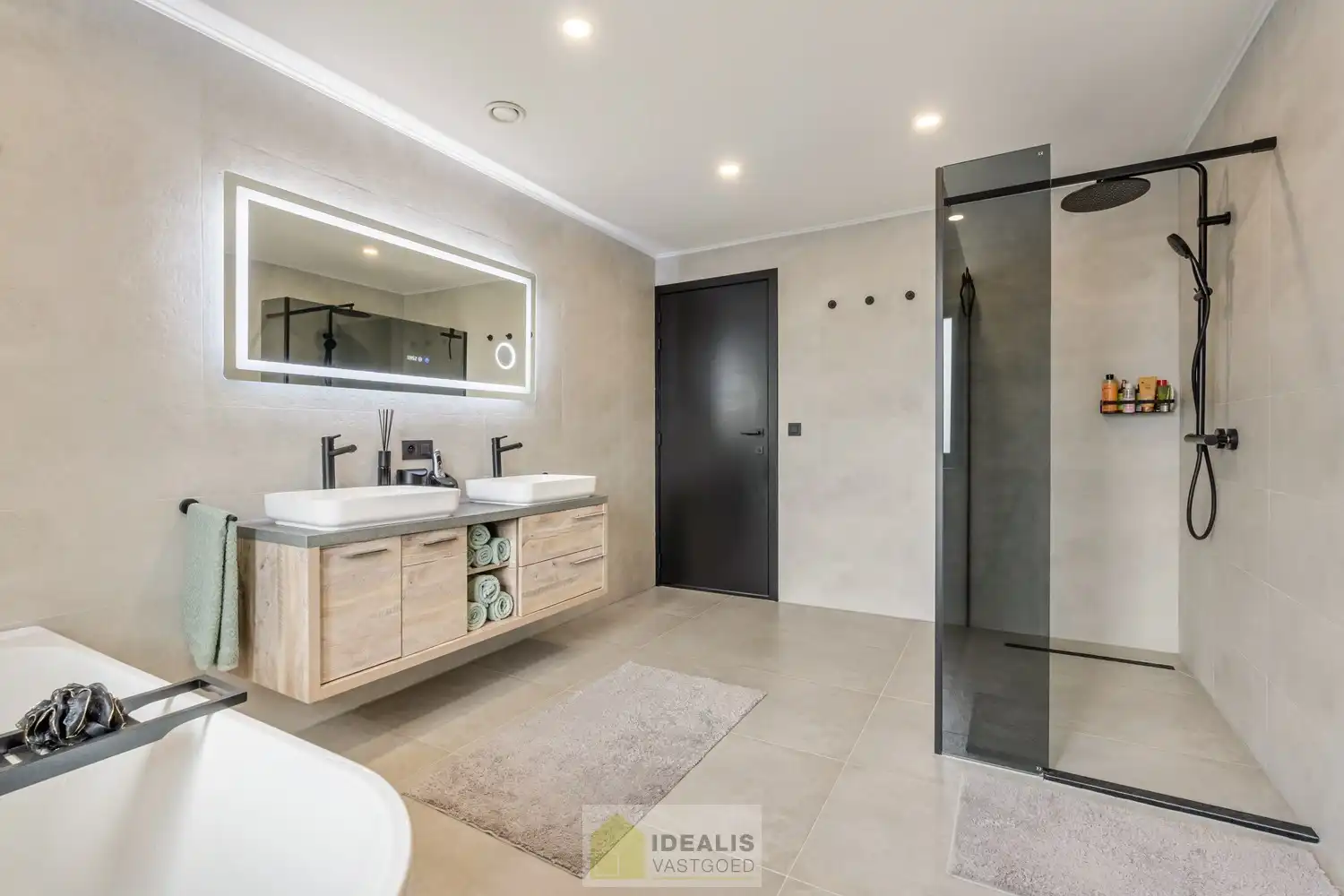 EEN BIJZONDER RIANTE WONING VAN MAAR LIEFST 302M² WOONOPPERVLAKTE OP EEN KNAP PERCEEL VAN 5A 90CA. foto 56