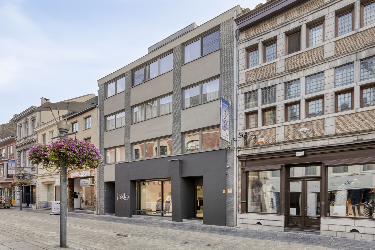 Prachtig ruim appartement met 3 slaapkamers en autostaanplaats gelegen in het hart van Maaseik.  foto 23