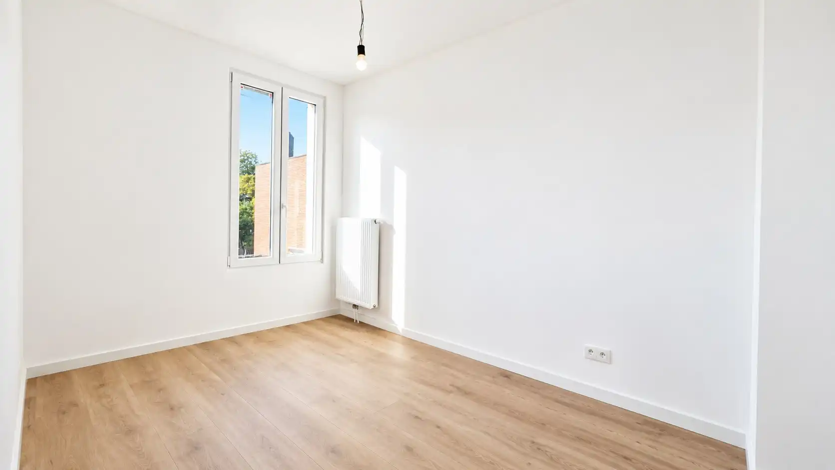 Gerenoveerde woning met terras in Sint-Niklaas foto 9