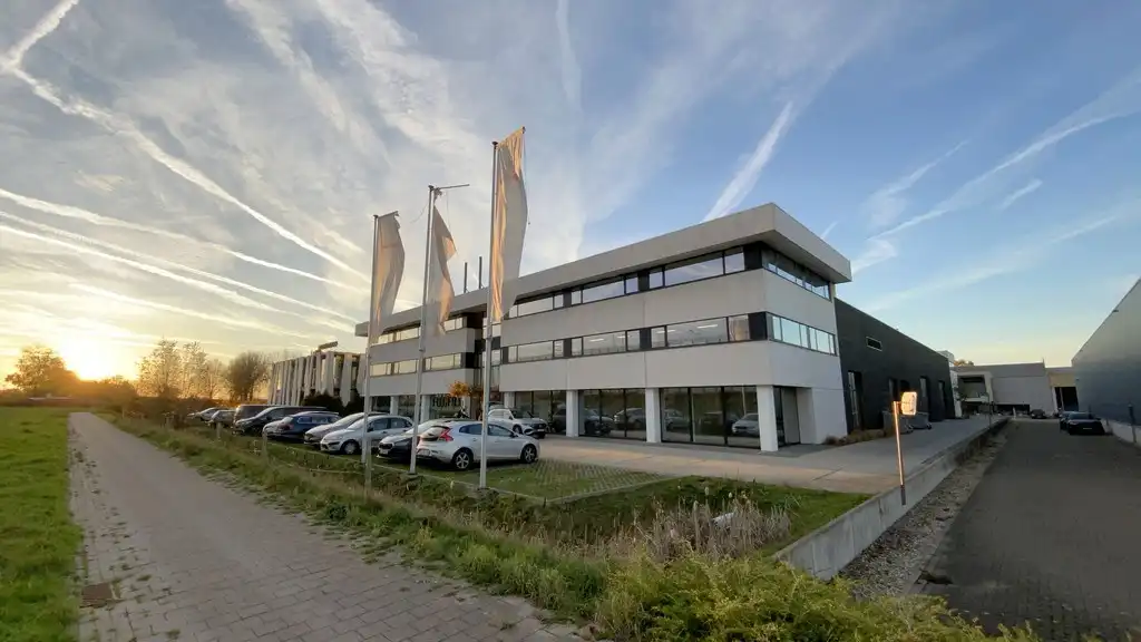 Kantoor met opslagruimte te huur in Burcht foto 17