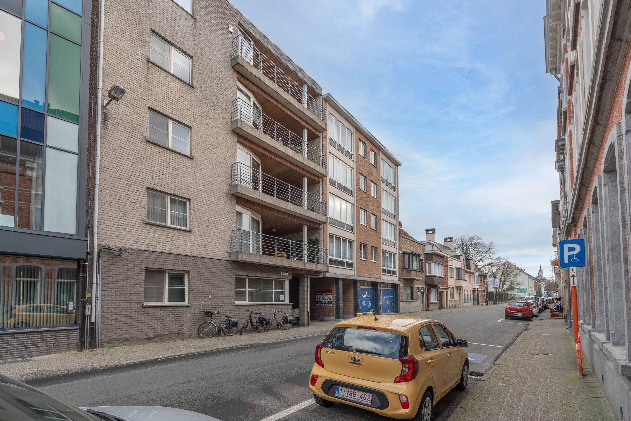 Zeer ruim appartement met o.a. 3 slaapkamers, 3 terrassen en autostaanplaats. foto 29