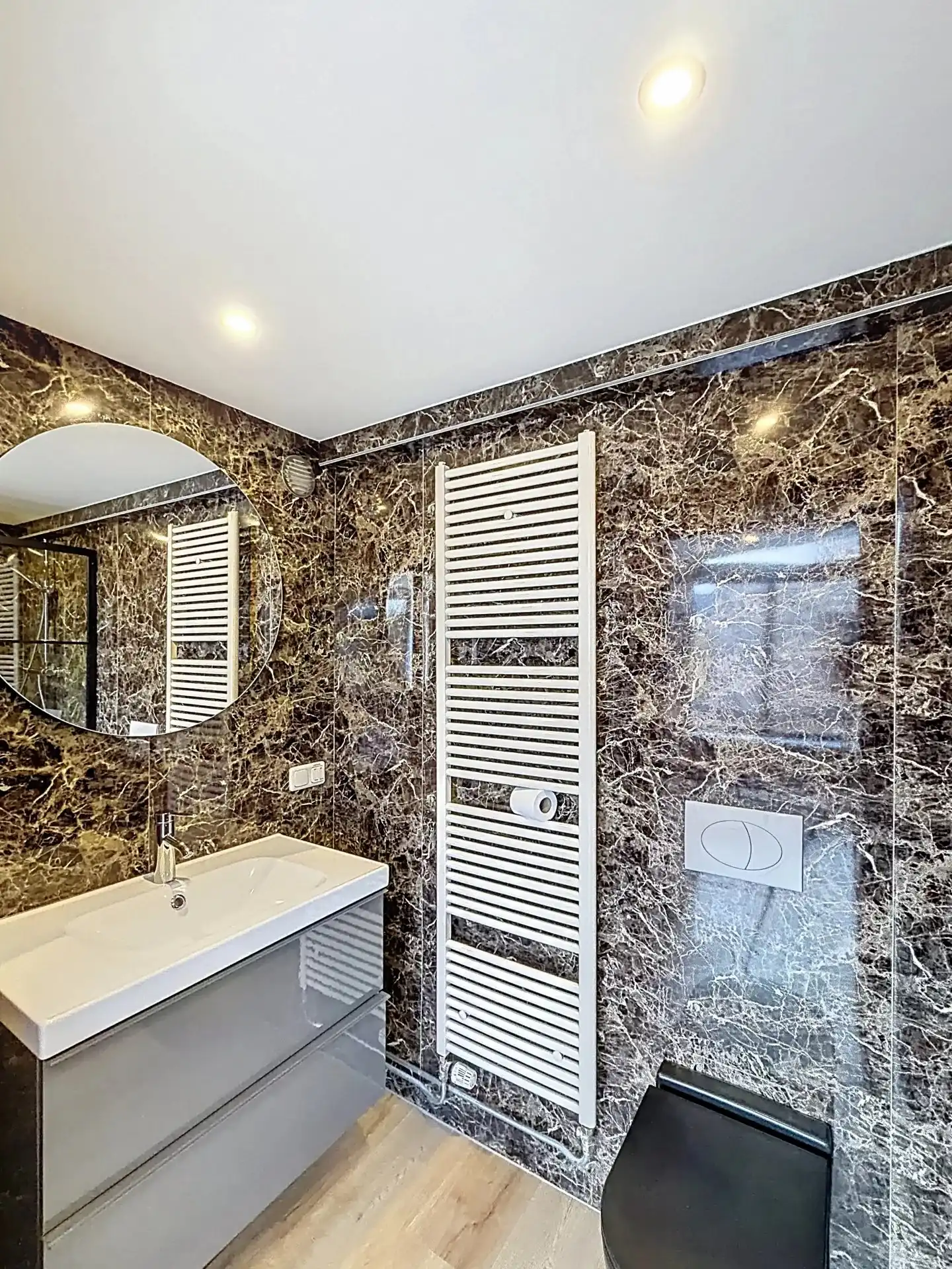 Zeer ruime en verzorgde woning met 5 slaapkamers en 2 badkamers op een groot perceel foto 14