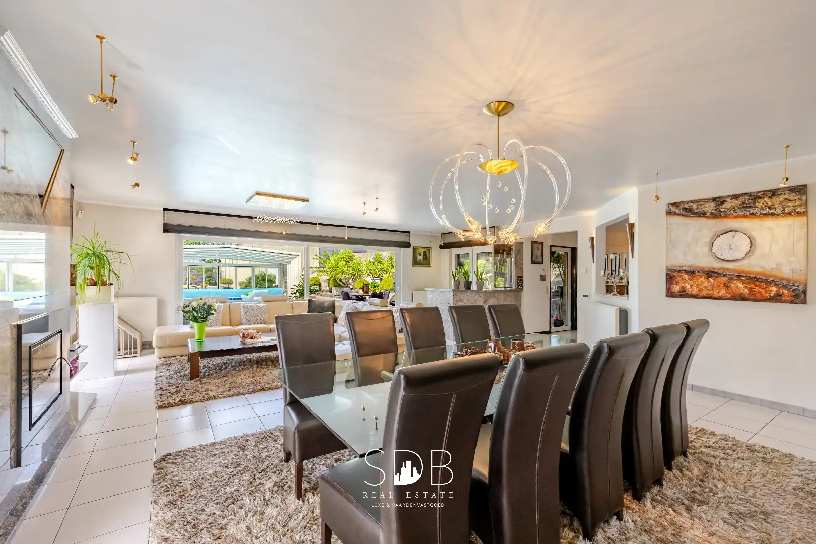 Hedendaagse villa met dubbele garage, zwembad en magazijn op 2.937m² foto 5