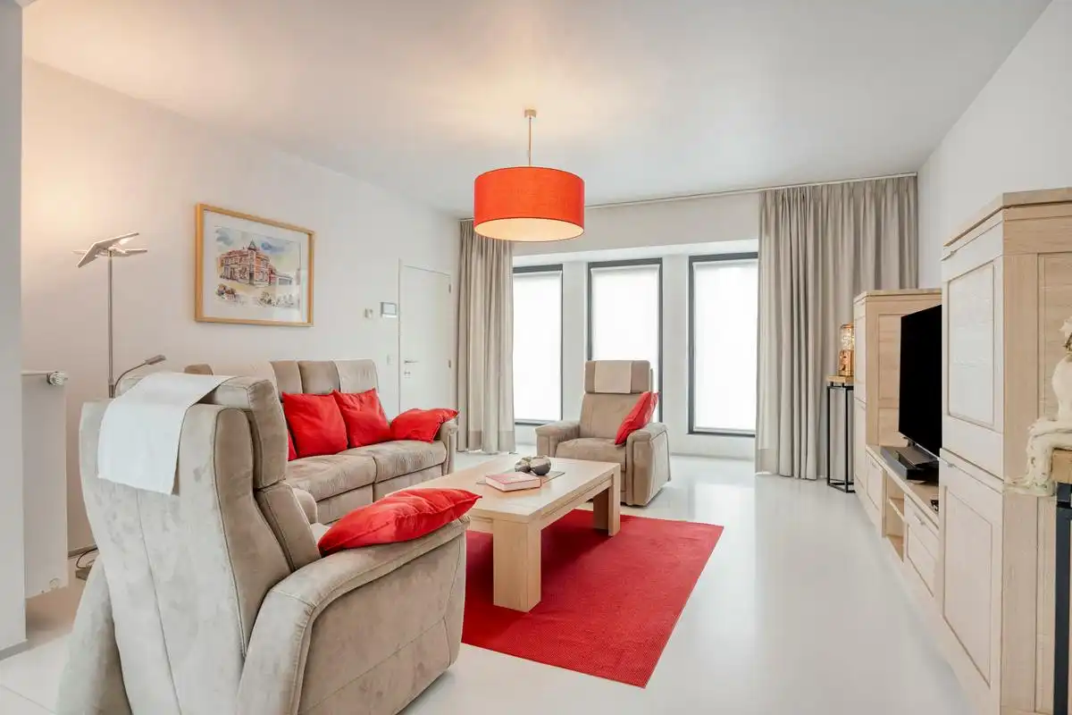 Verhuurde opbrengsteigendom met handelsruimte en duplex  foto 12