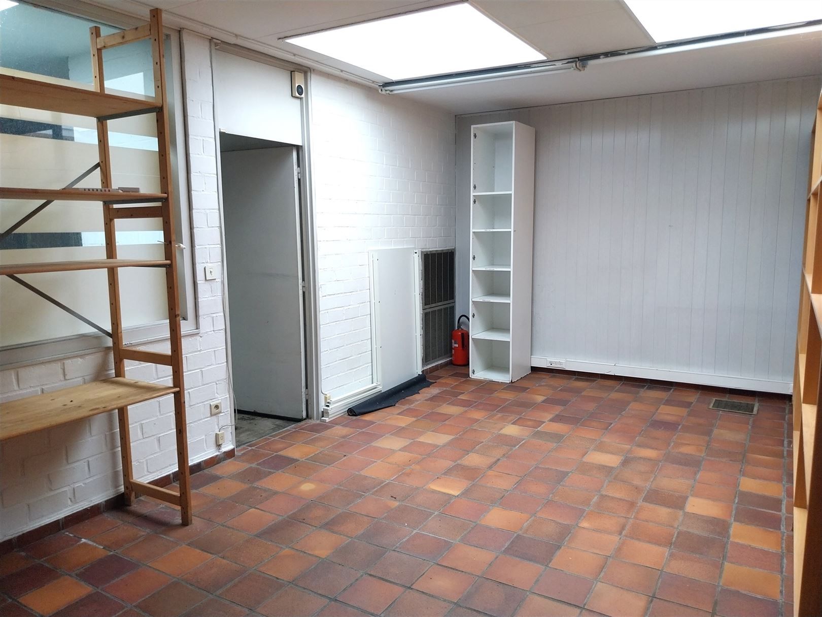 TE HUUR: Multifunctioneel gebouw op het industrieterrein van Beringen! foto 15