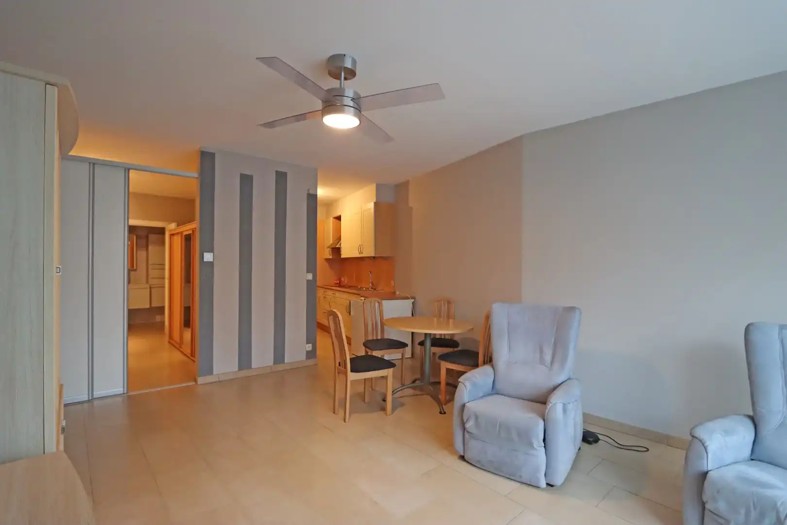 Studio in hartje Maaseik foto 3