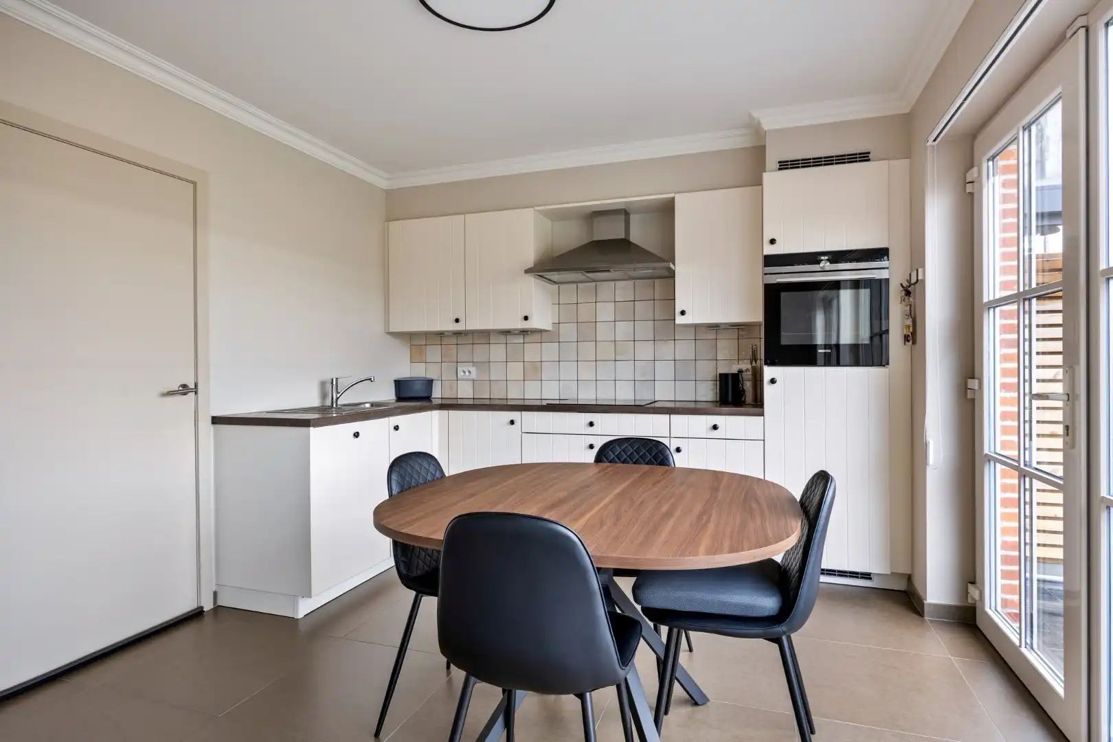 Meer dan instapklare woning (BJ 2013), met tuin, inpandige garage, 3 slks,.. in de Koolakker te Kuurne. foto 7