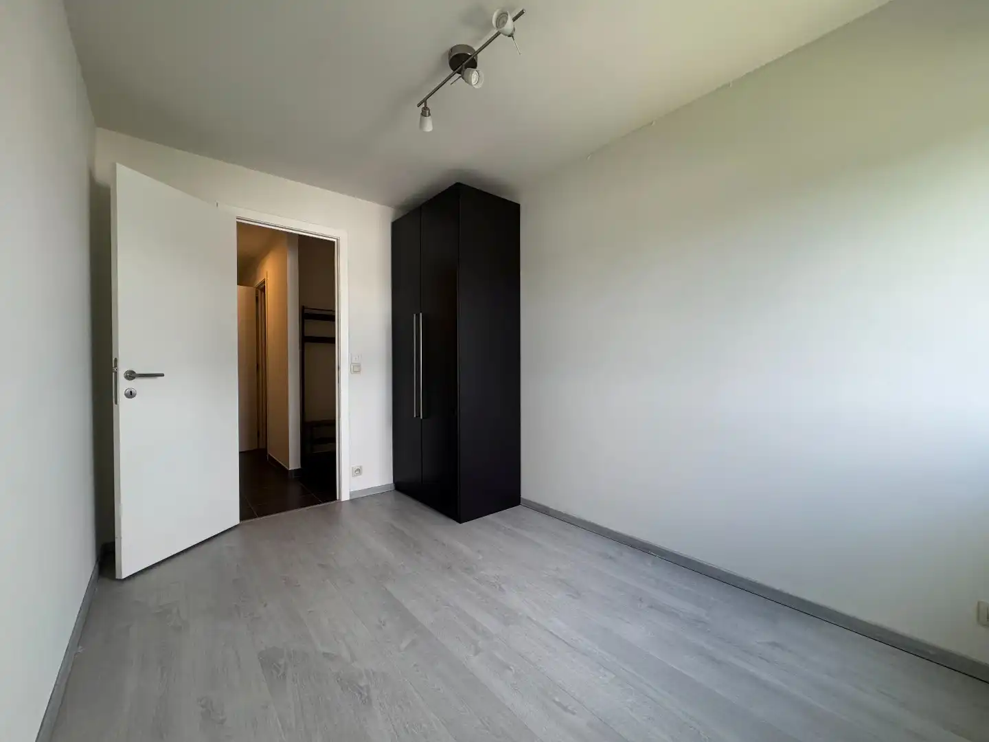 Te huur in Merchtem: ruim appartement 2 slpk + 2 autostaanplaatsen + kelder foto 12