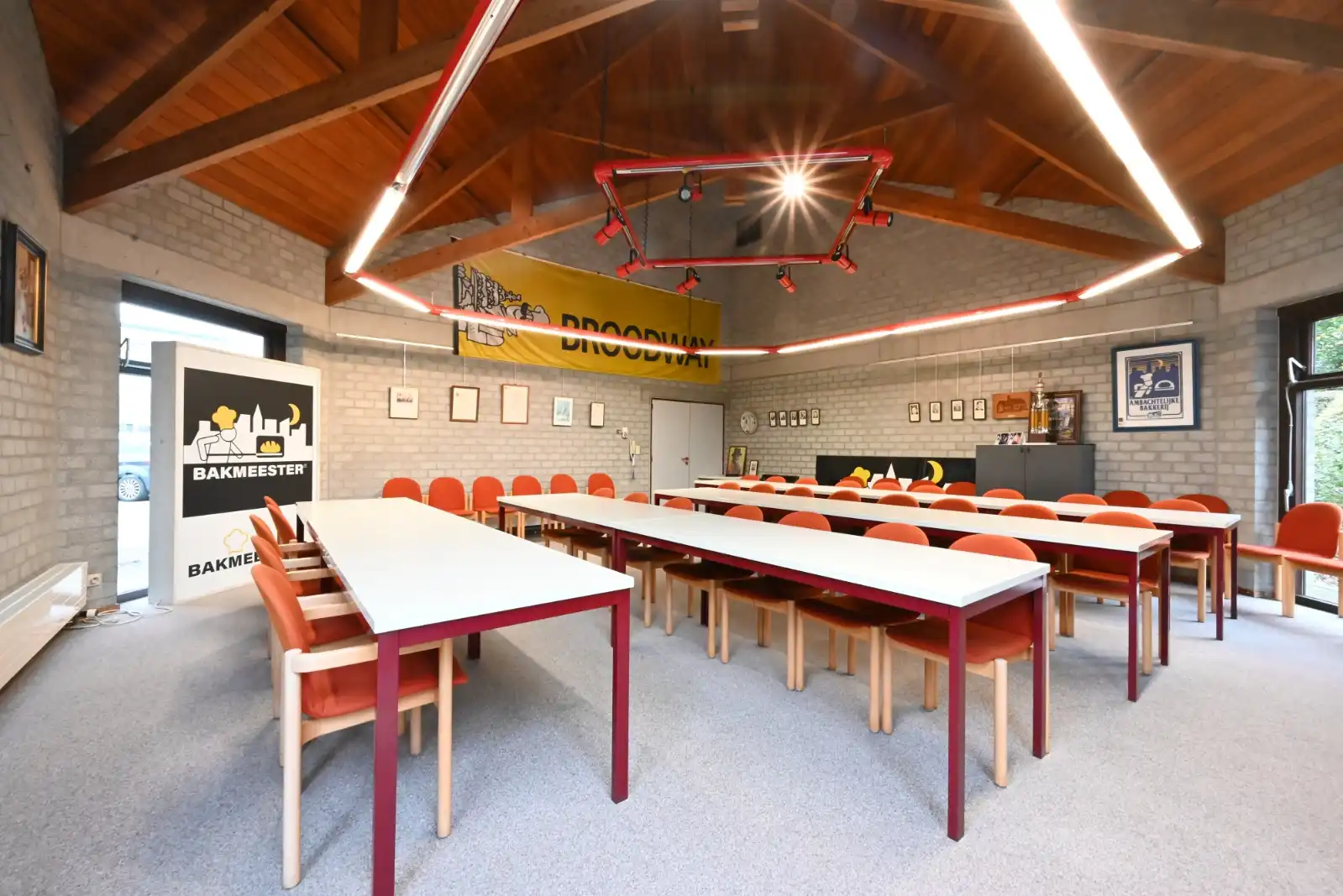 Praktijk-/ kantoorruimte op een commerciële locatie! foto 11