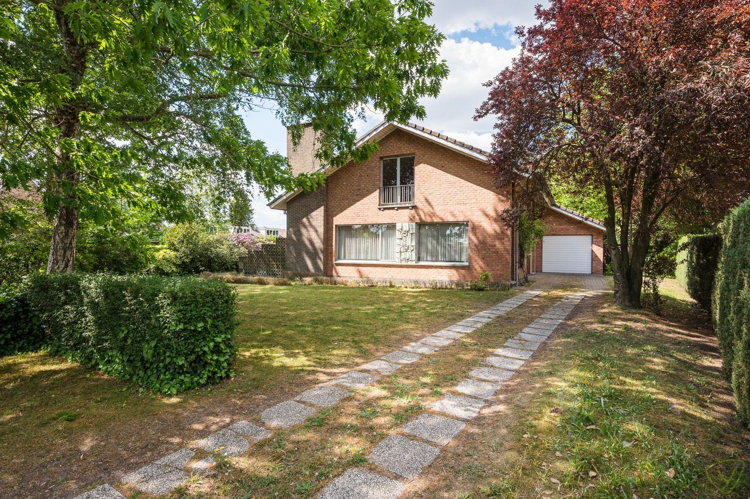 Hoofdfoto van de publicatie: Karaktervolle woning met  riante tuin in Eeklo