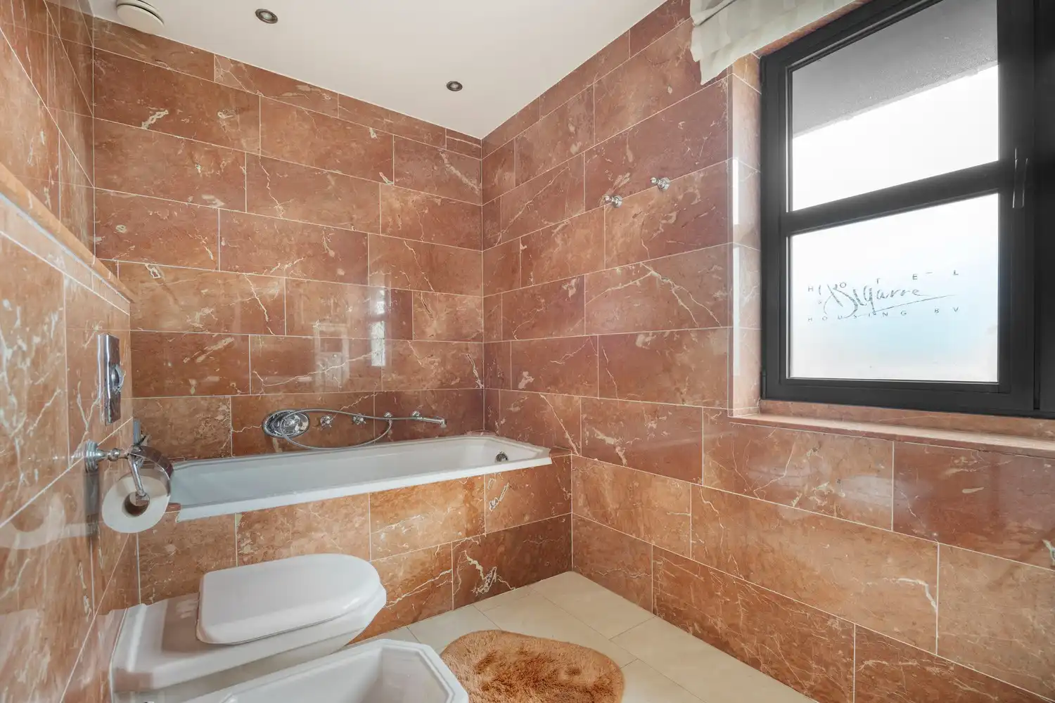 Ruime, vrijstaande woning te koop nabij het centrum van Lanaken. foto 24