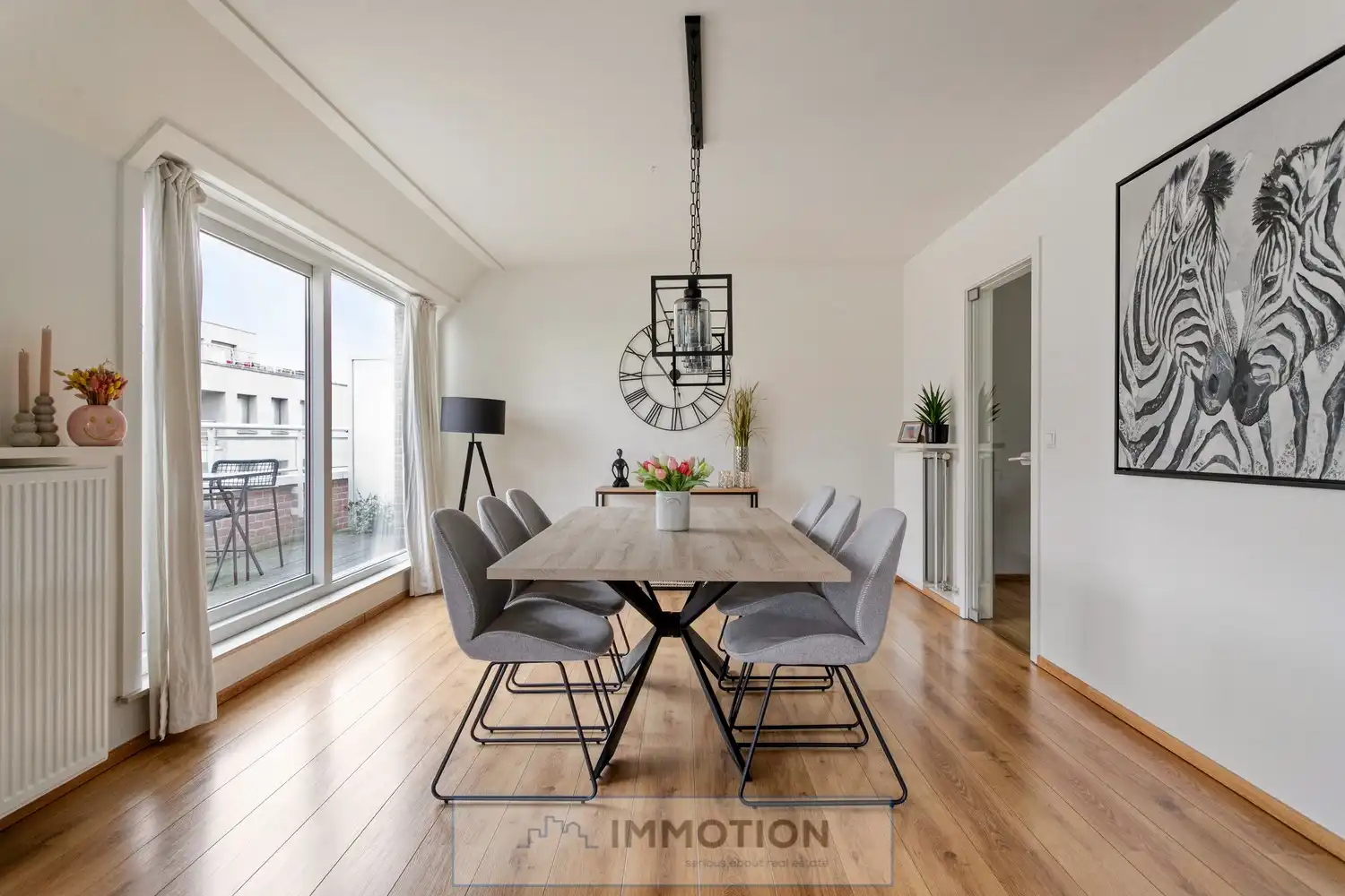 Ruim instapklaar appartement met 2 slaapkamers in centrum Kortrijk vlakbij de Leie - BEZOEK op 14 of 15 februari foto 5